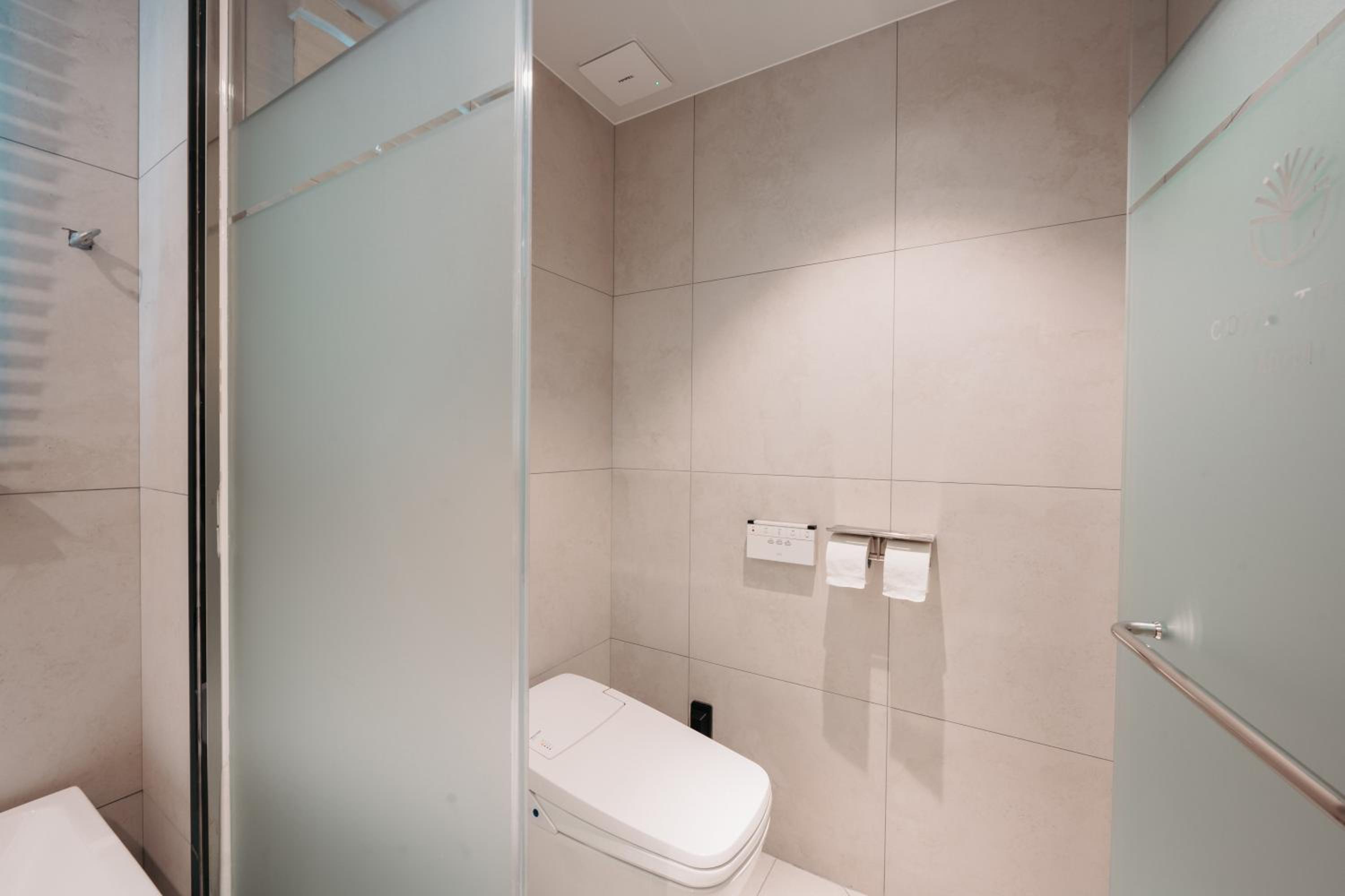 Deluxe King Room - Photo 6