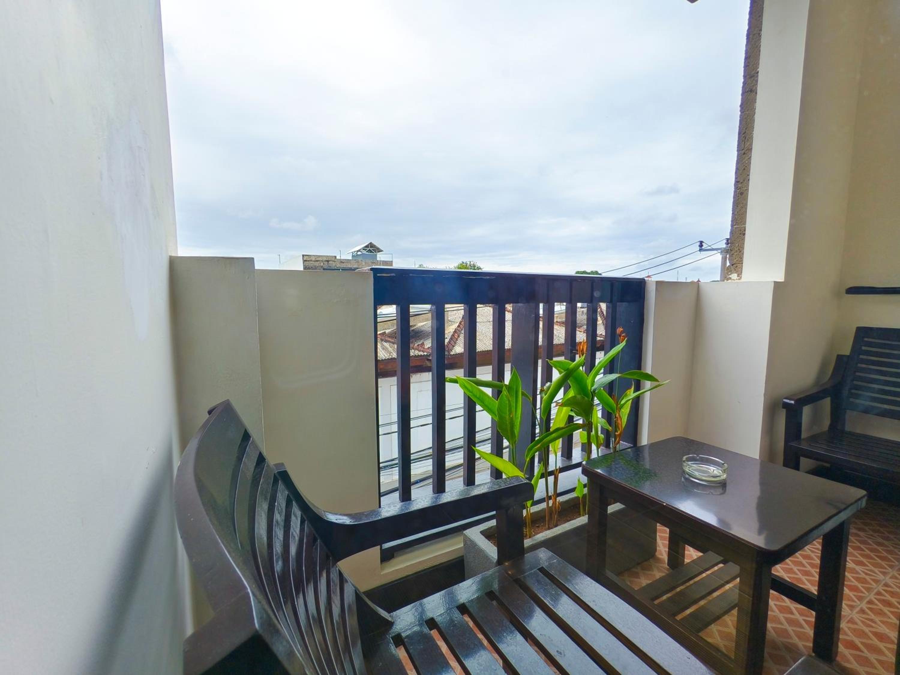 Family Room A with Balcony - Photo 8