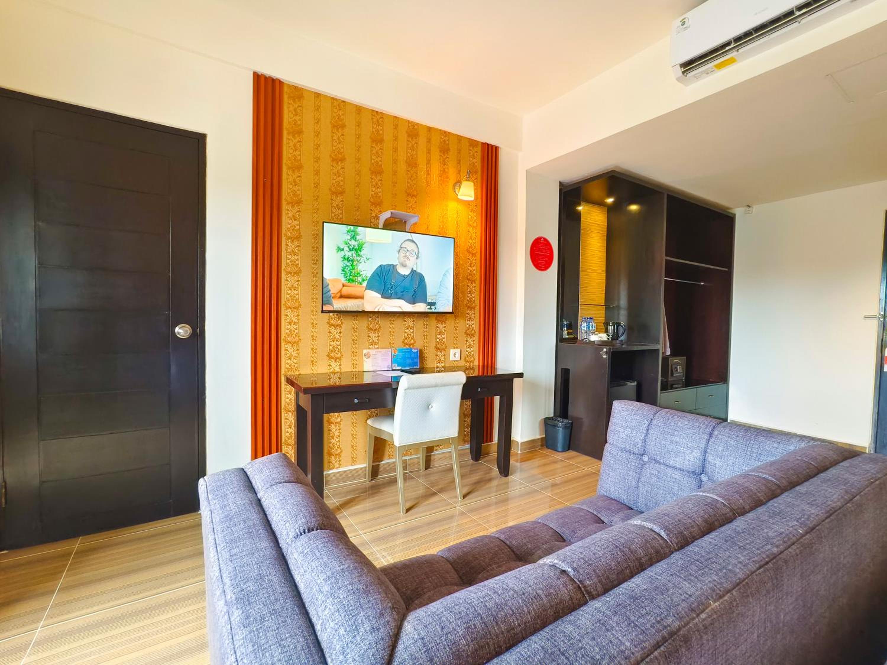 Family Room A with Balcony - Photo 5