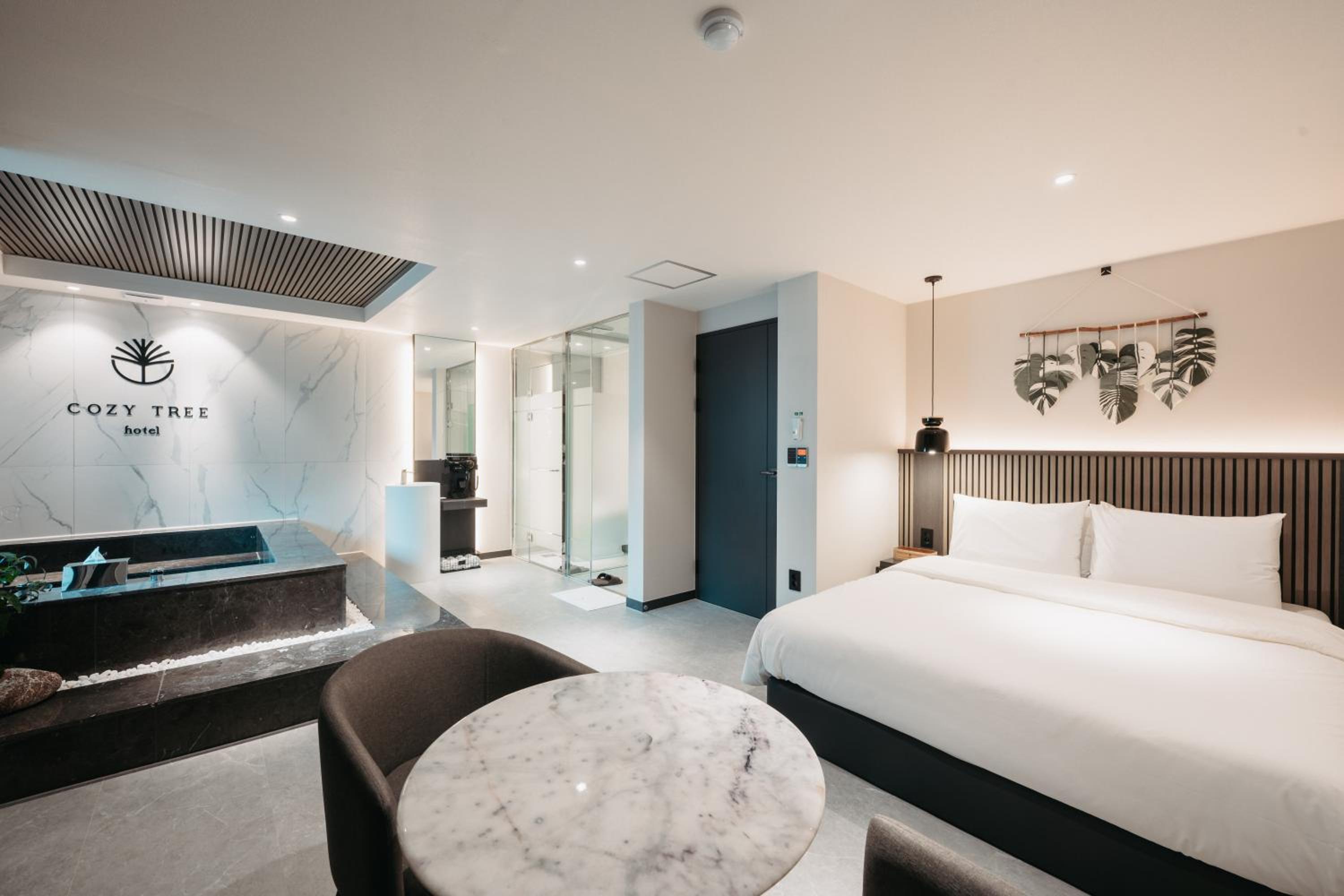 Premier Suite - Photo 5