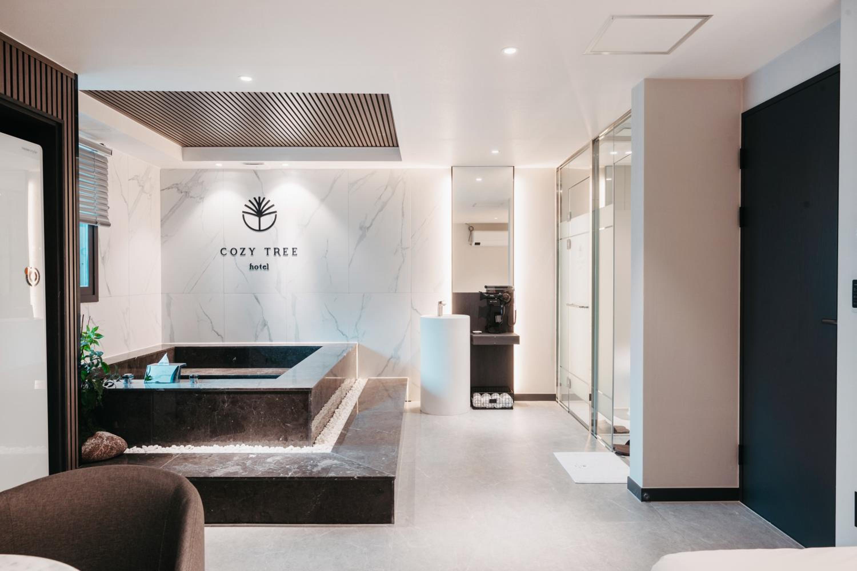 Premier Suite - Photo 7
