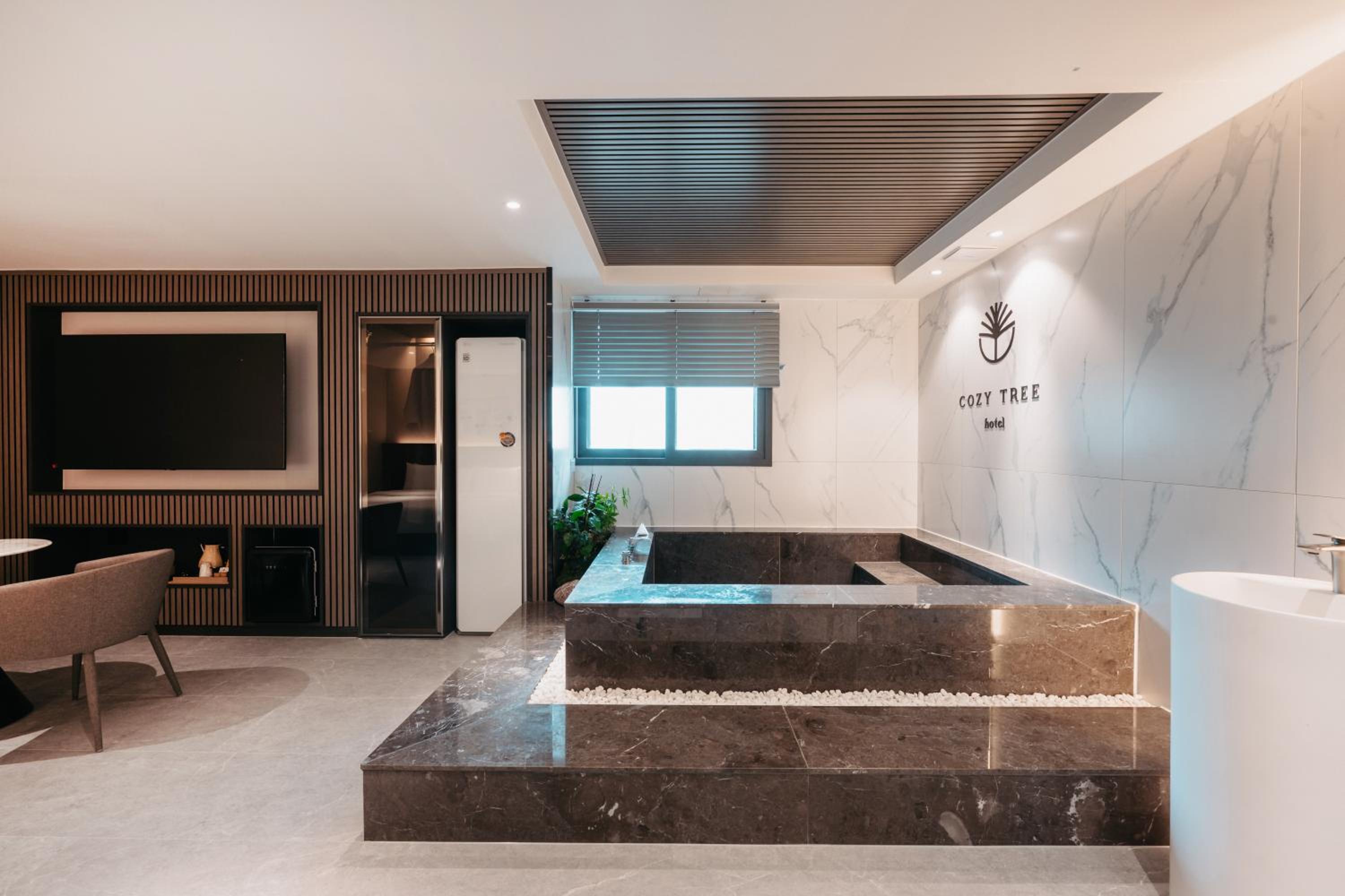 Premier Suite - Photo 6