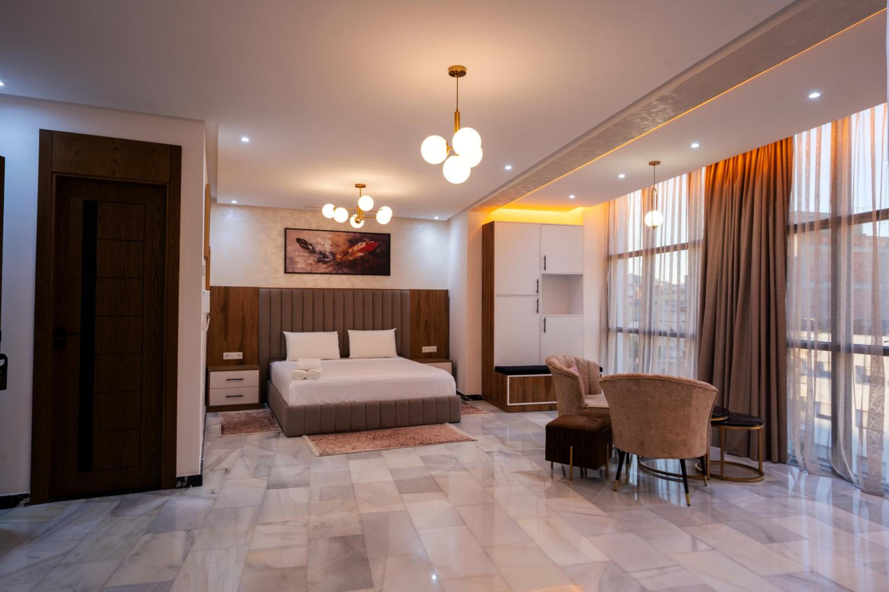 Deluxe King Suite