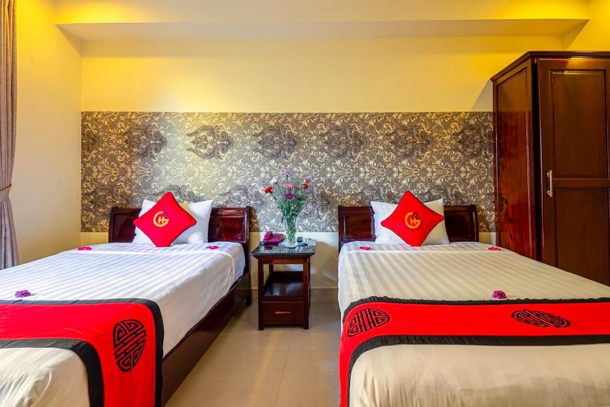 8-Bed Mixed Dormitory Room photo 1