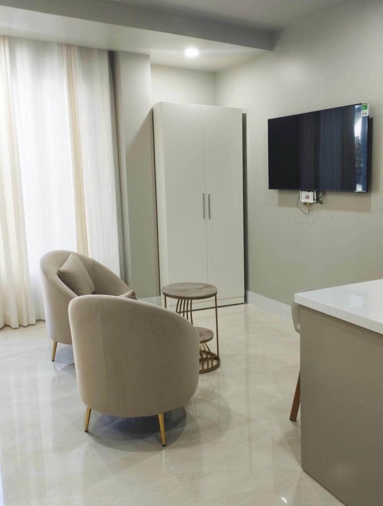 Deluxe King Suite