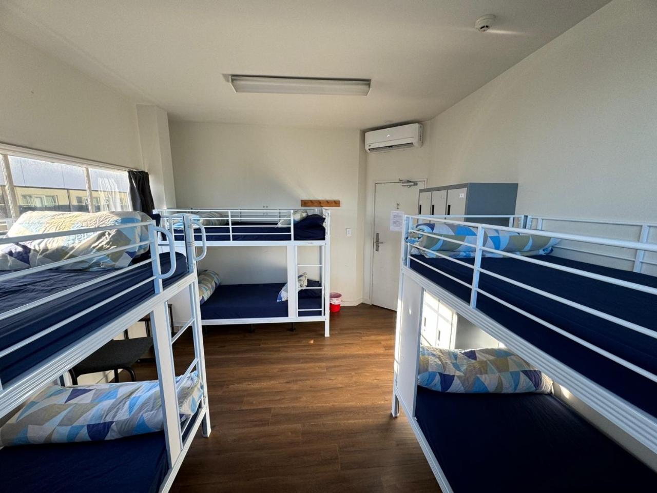 Bed in 6-Bed Dormitory Room photo 1