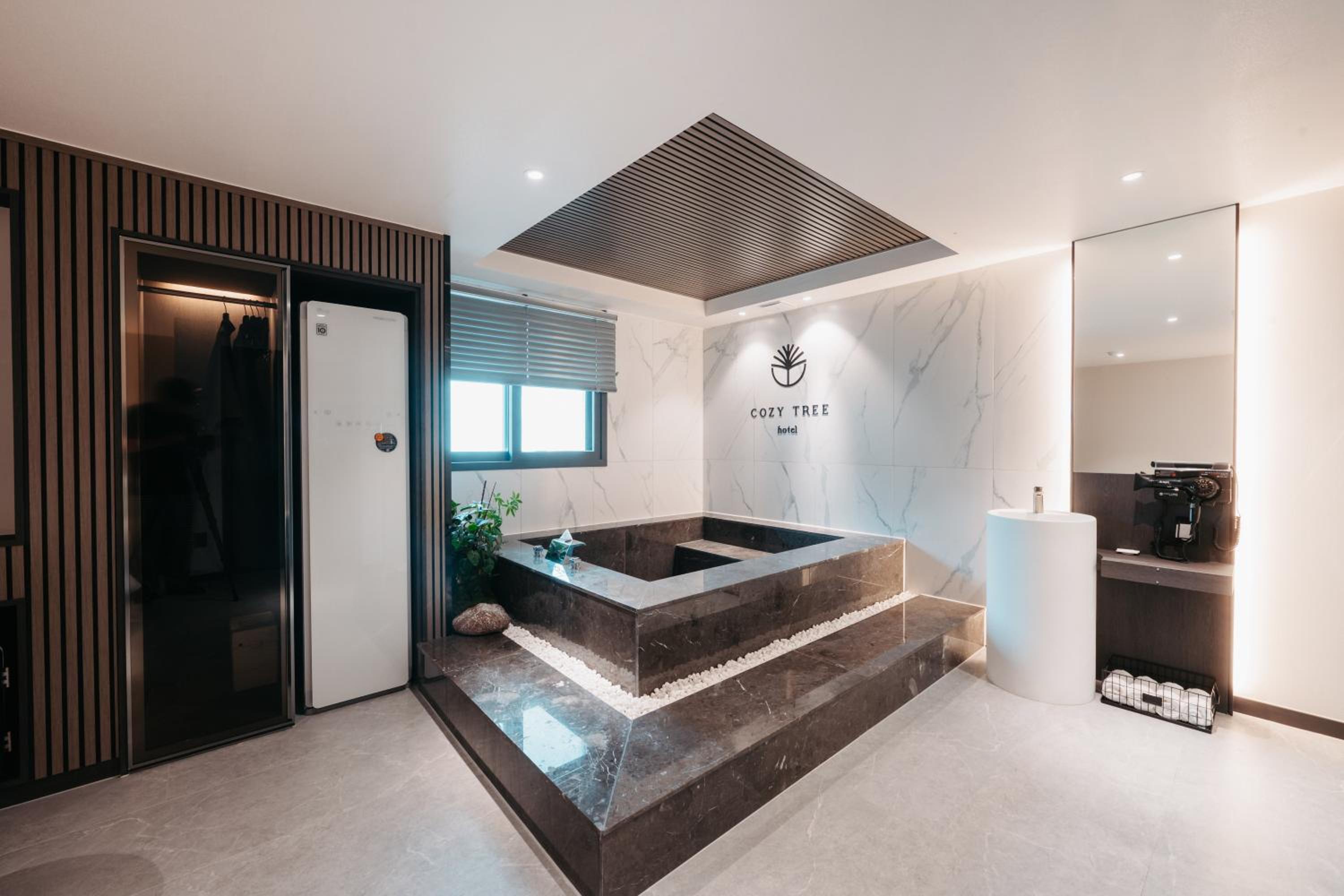 Premier Suite - Photo 8