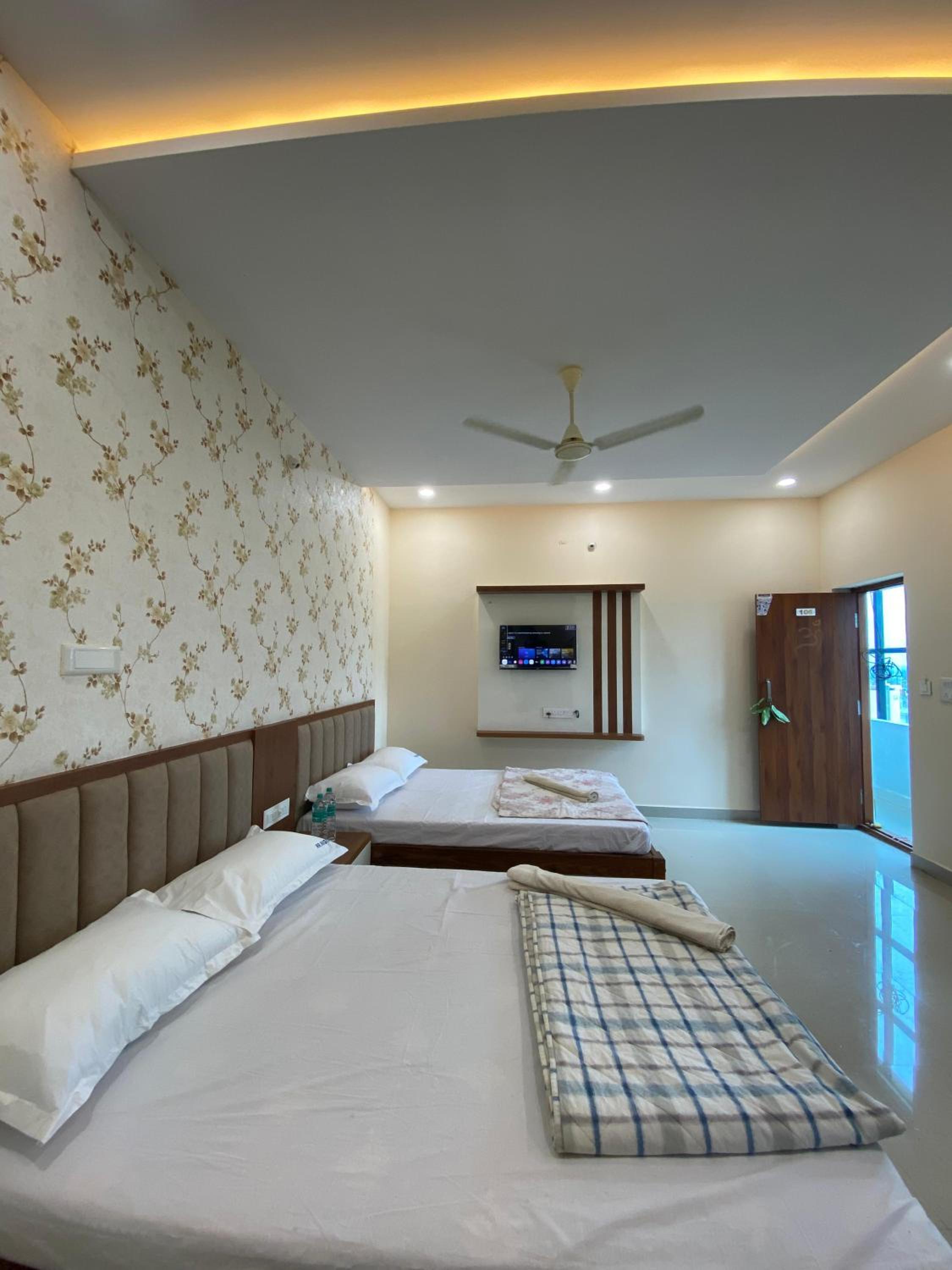 Deluxe Family Room photo 1