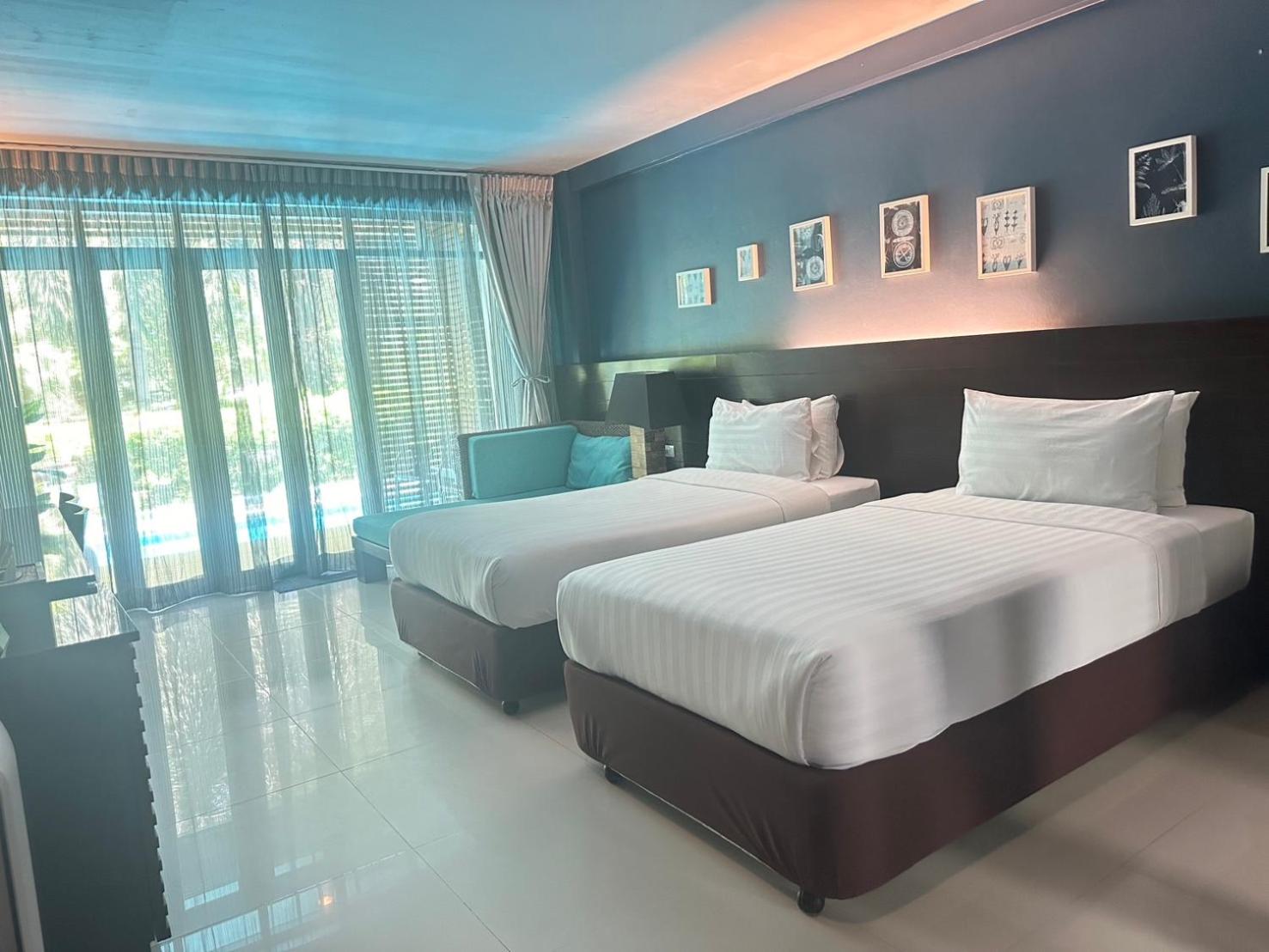 Twin Room with Pool View photo 2