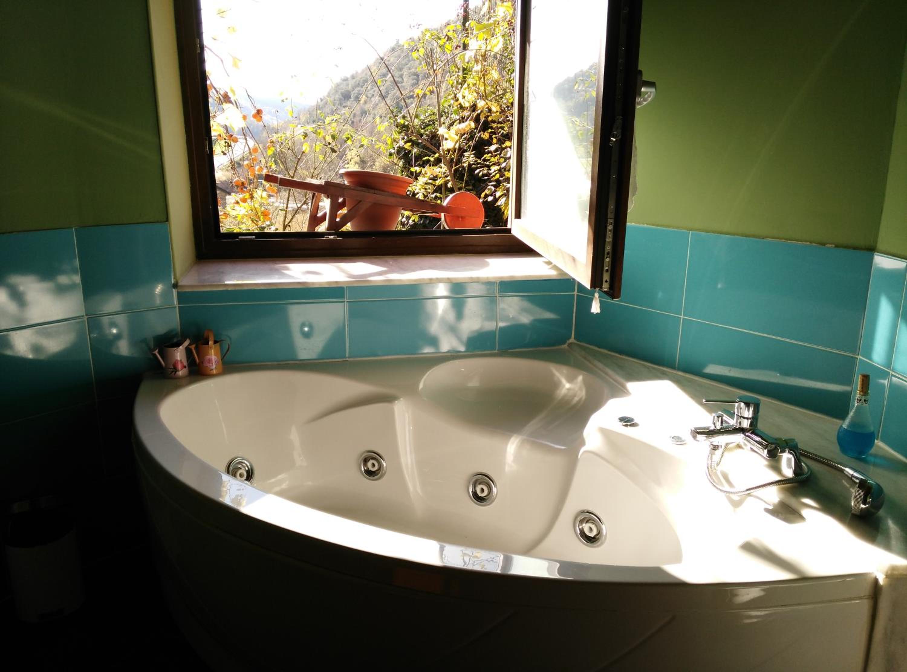 Double Room with Big Bathtub photo 2