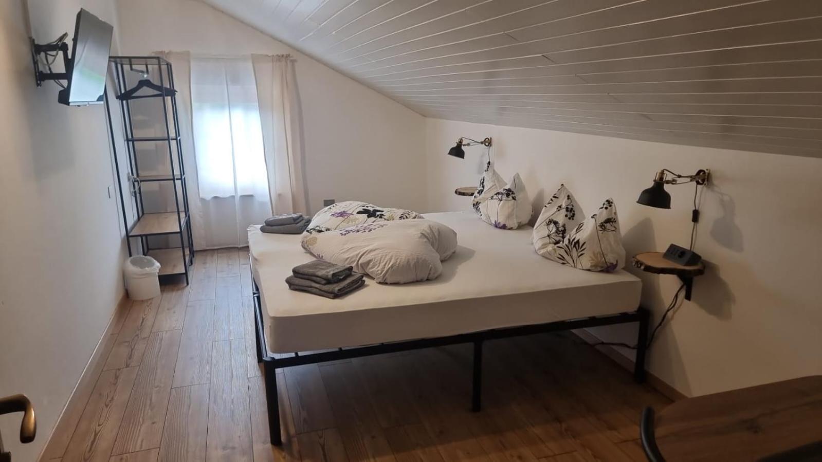 Quadruple Room with Private External Bathroom - Photo 3