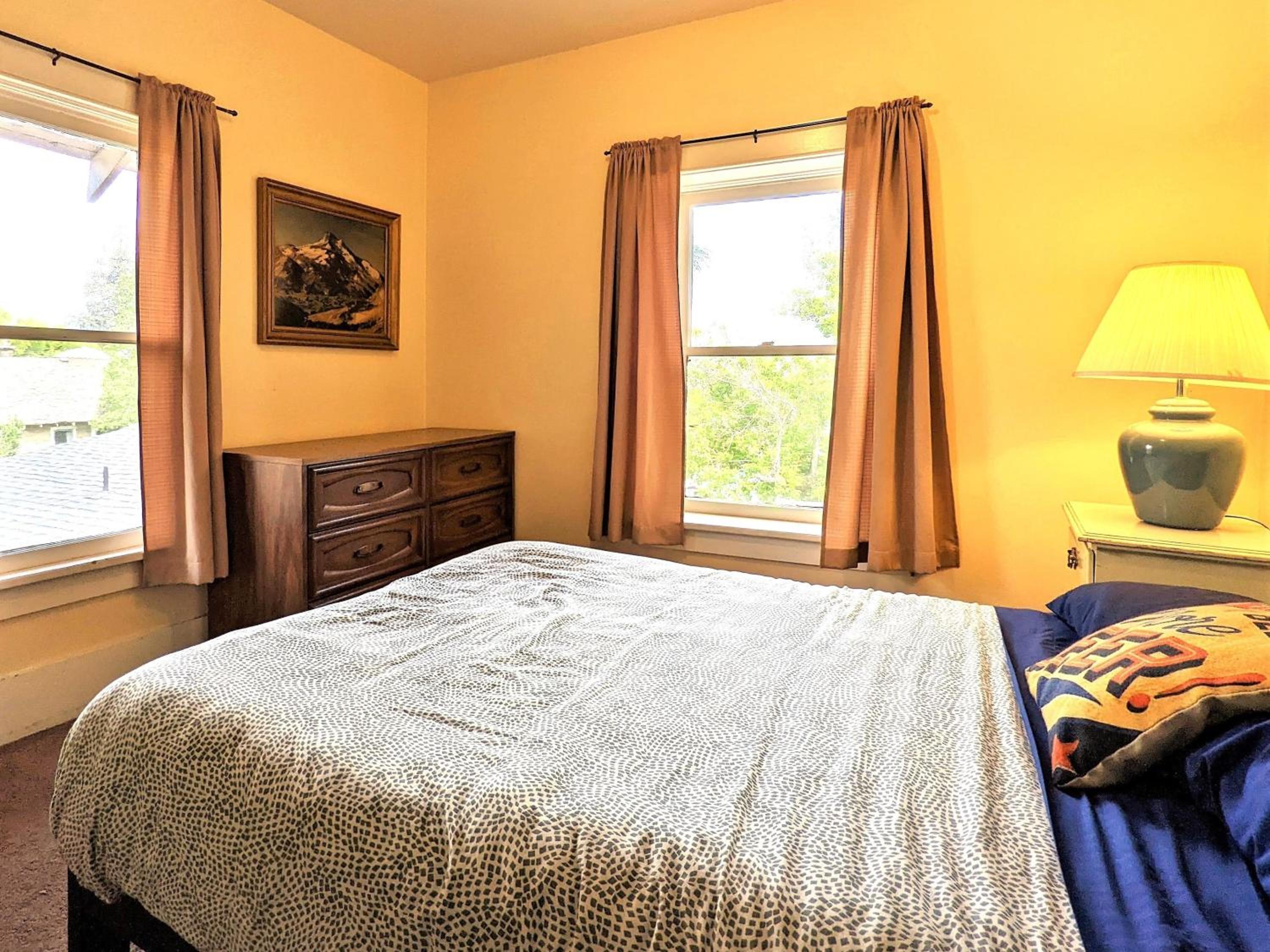 Double Room with Shared Bathroom photo 3