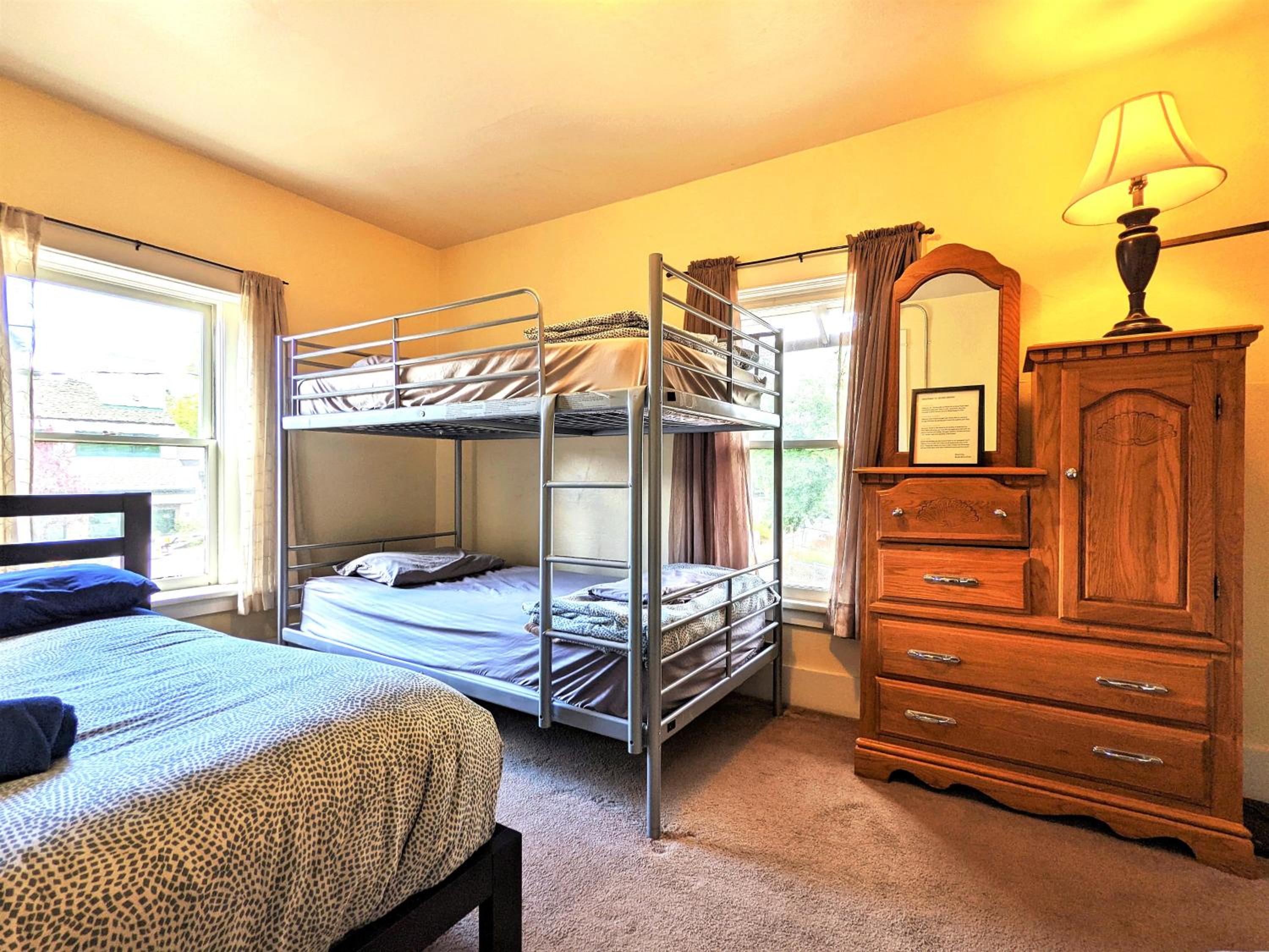 Single Bed in Mixed Dormitory Room photo 1