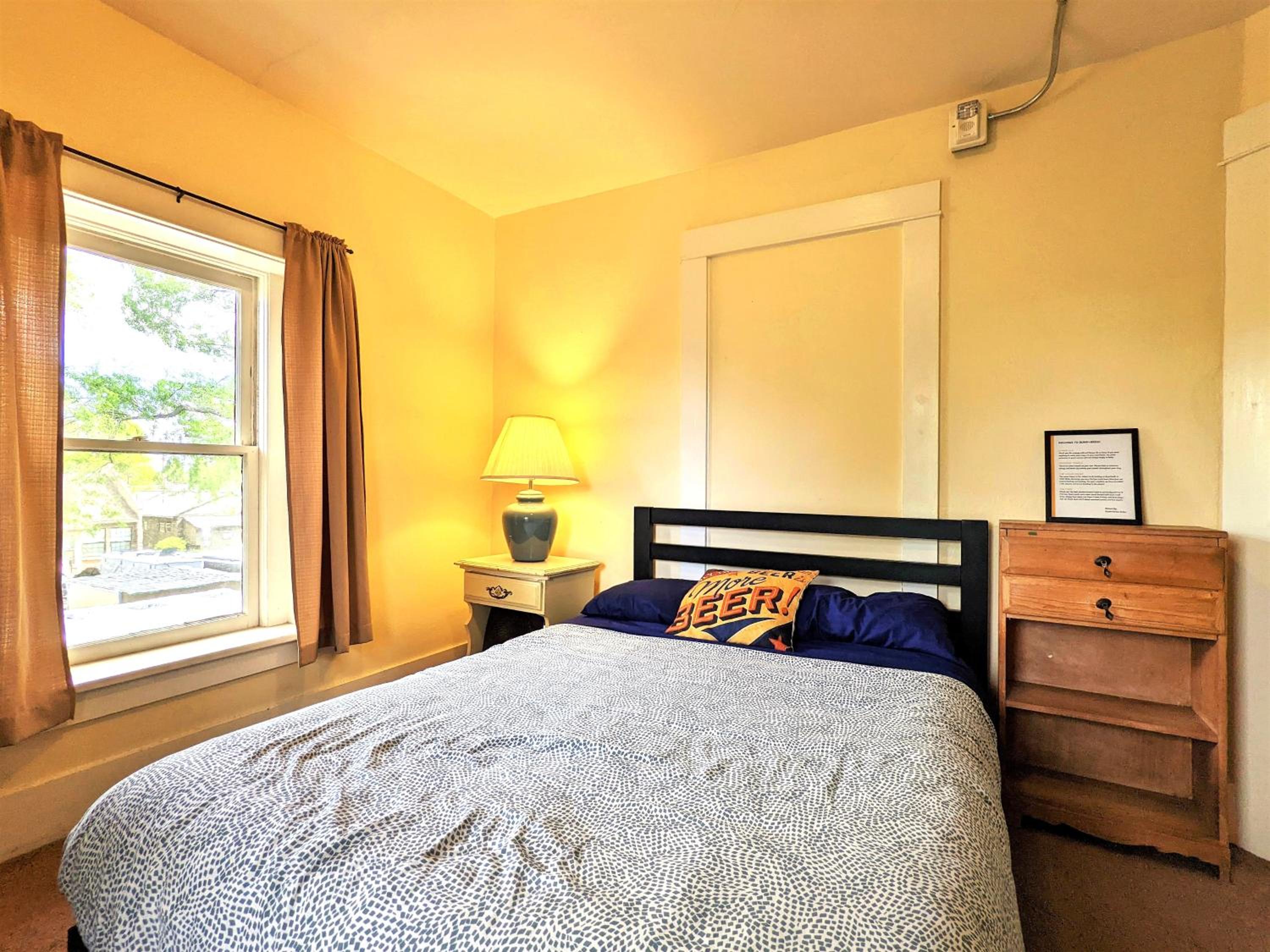Double Room with Shared Bathroom photo 1