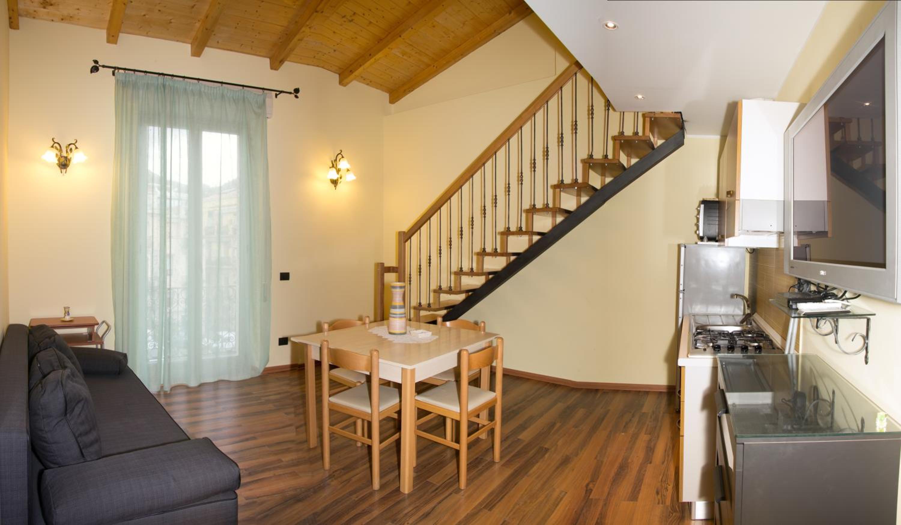 Deluxe Two-Bedroom Apartment - Split Level photo 1