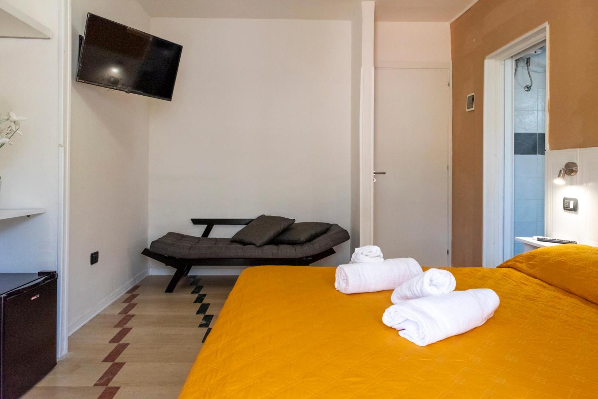 Double Room with Balcony (2 Adults + 1 Child) photo 1