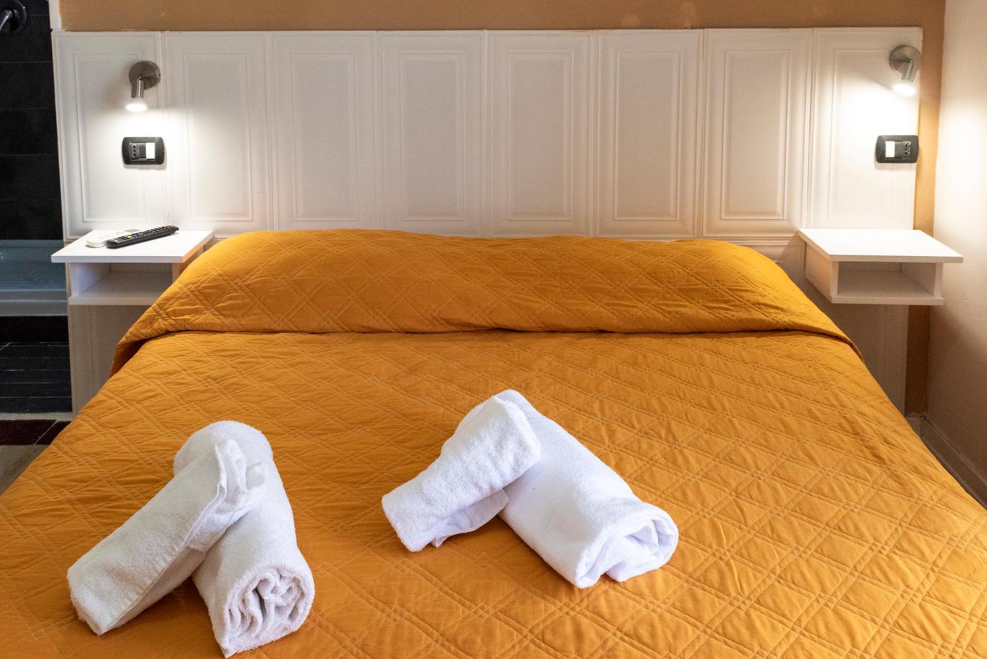 Double Room with Balcony (2 Adults + 1 Child) photo 2