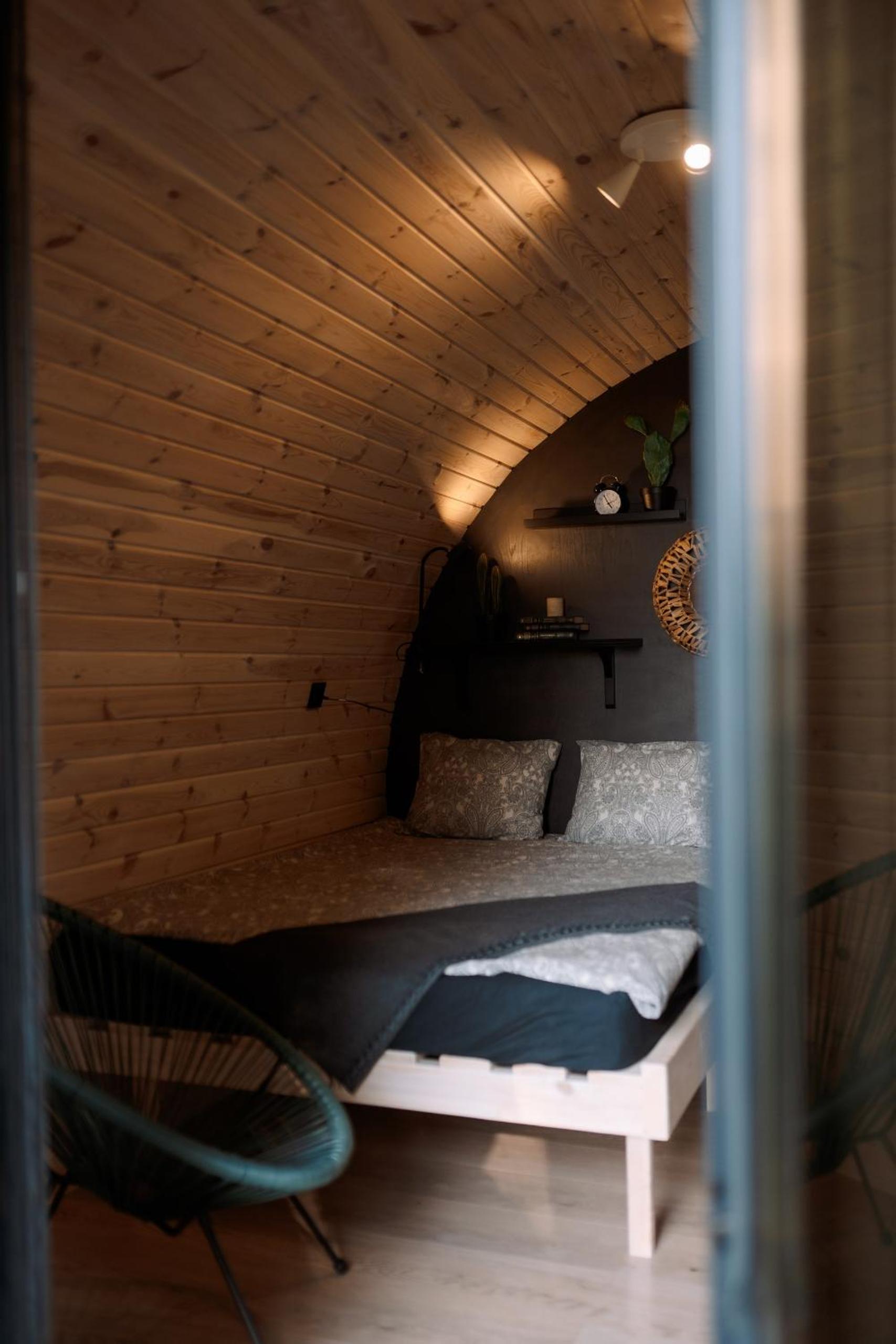 Double Room with Private Bathroom - Photo 6