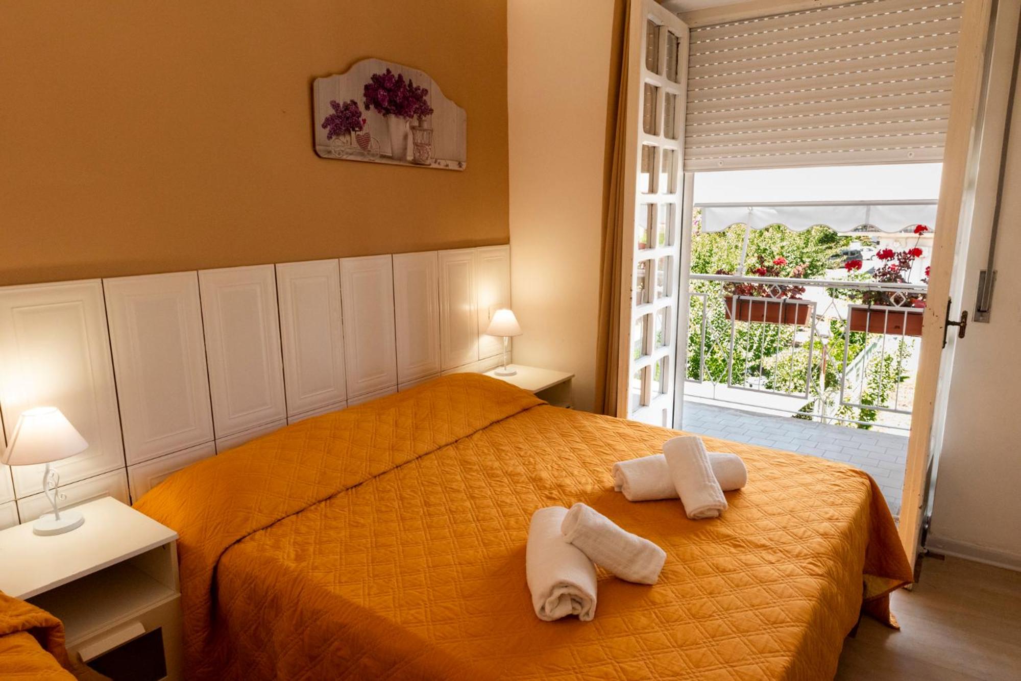 Double Room with Balcony (2 Adults + 1 Child) photo 2