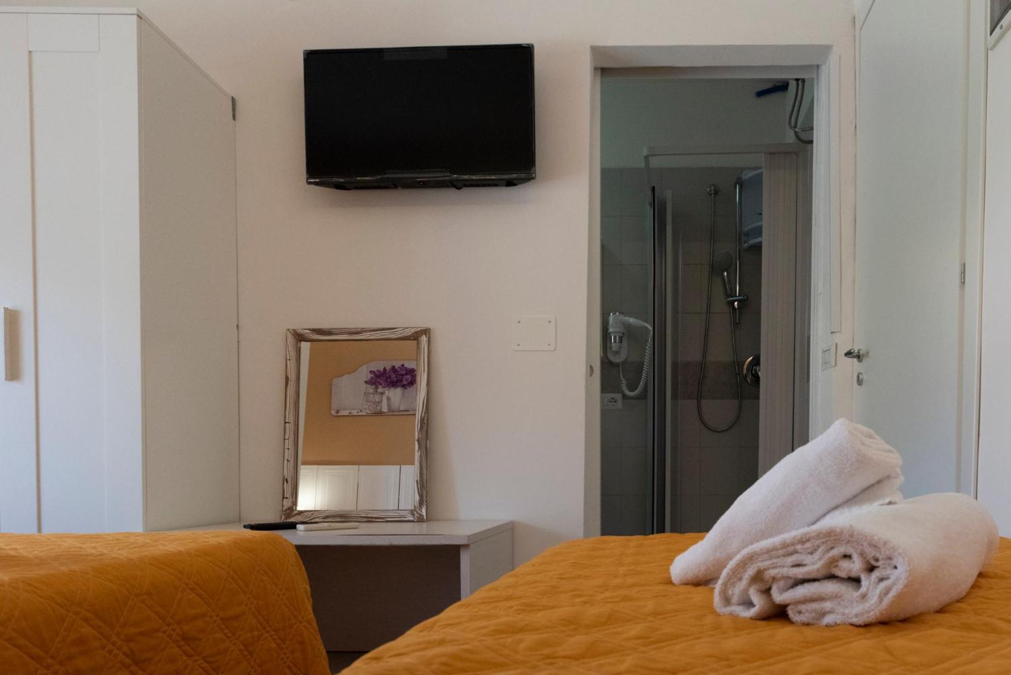 Double Room with Balcony (2 Adults + 1 Child) photo 3