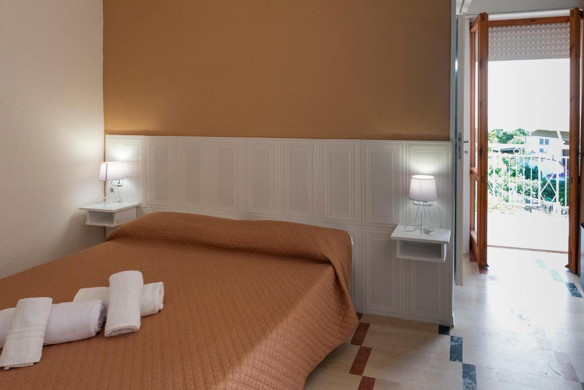 Double Room with Balcony (2 Adults + 1 Child) photo 1