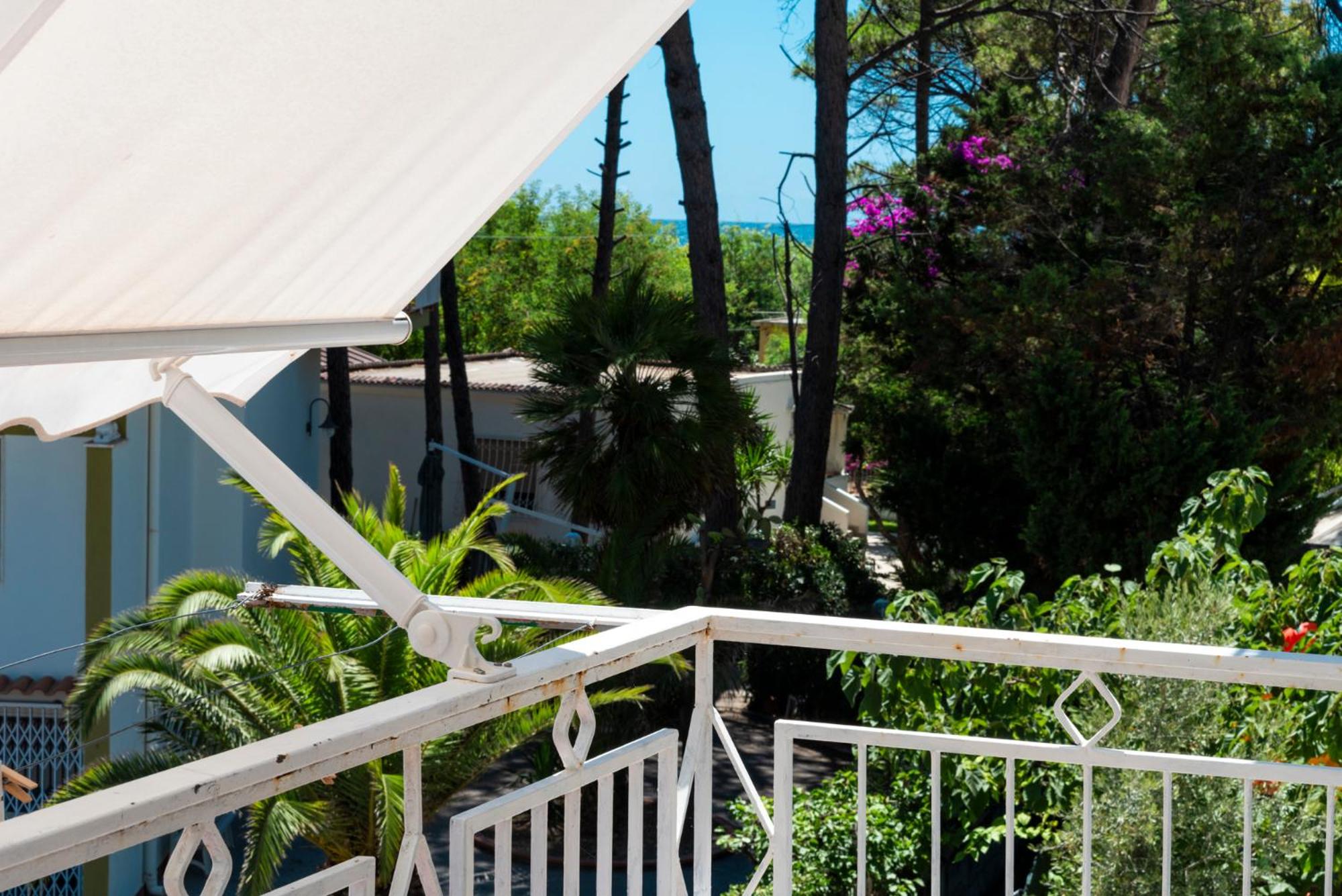 Double Room with Balcony (2 Adults + 1 Child) photo 2