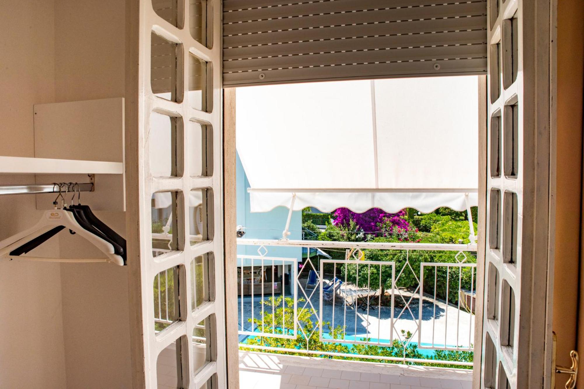 Quadruple Room with Balcony photo 3