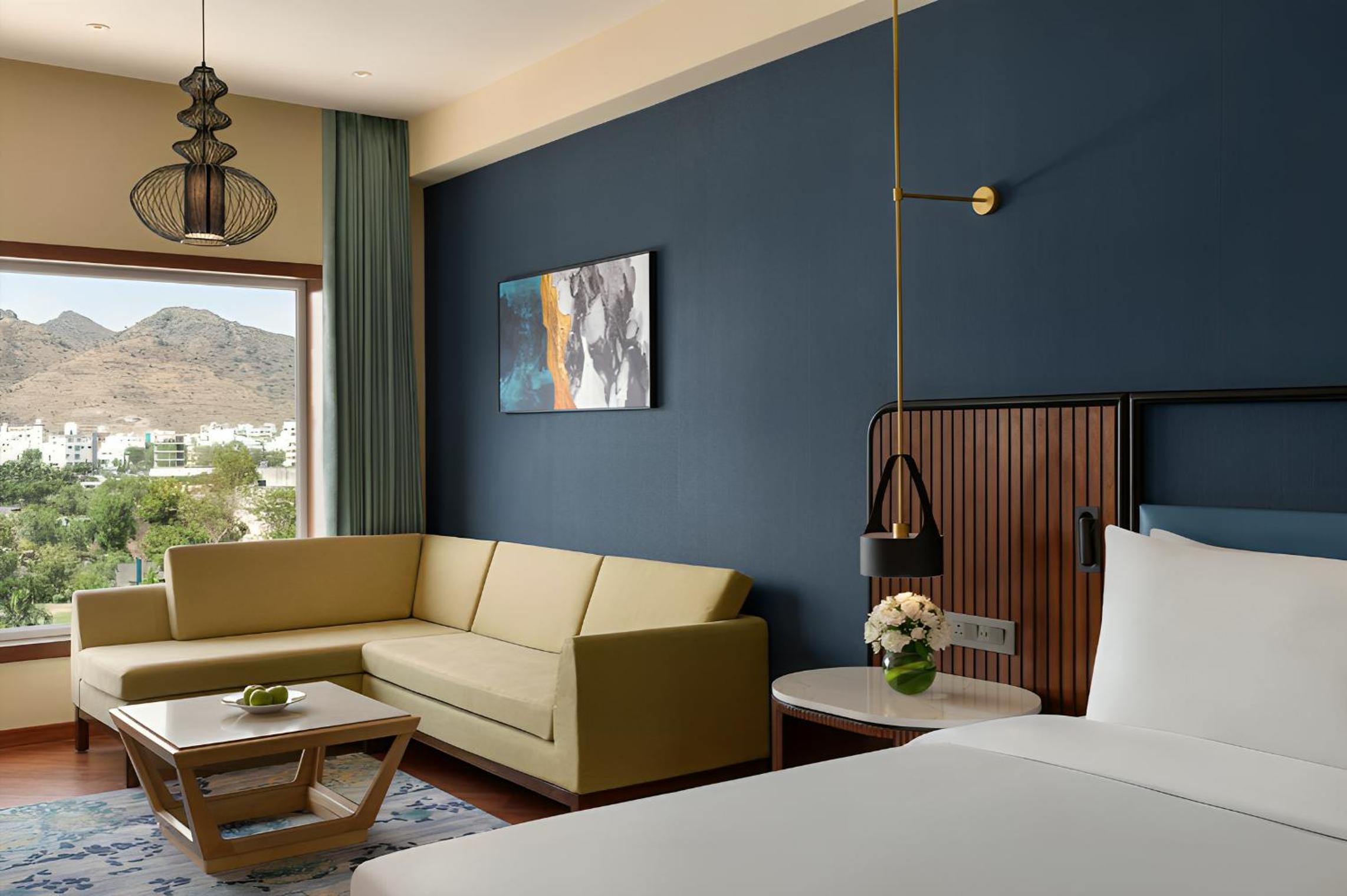 Premium King Room - Photo 5