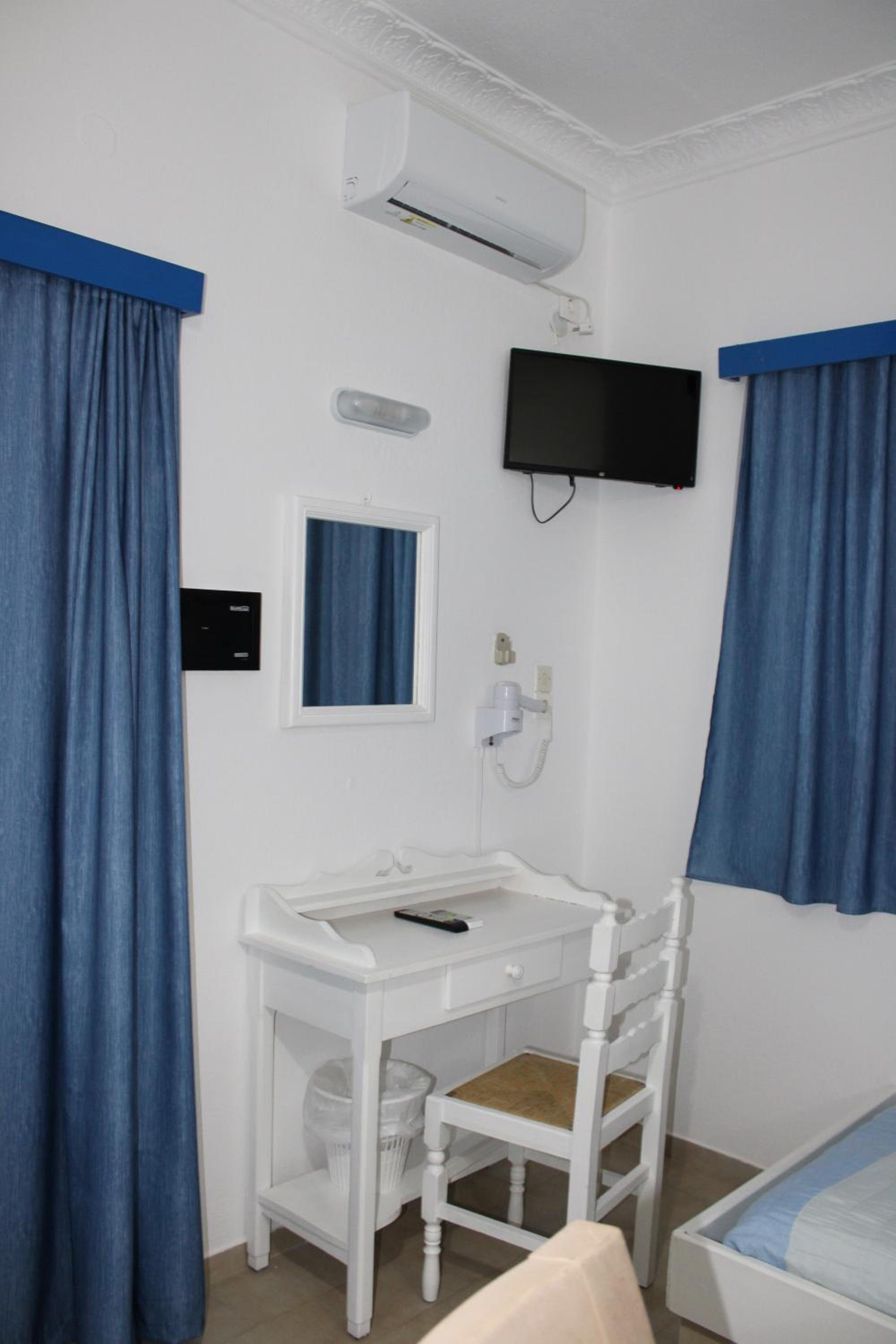 Superior Quadruple Room - Photo 8