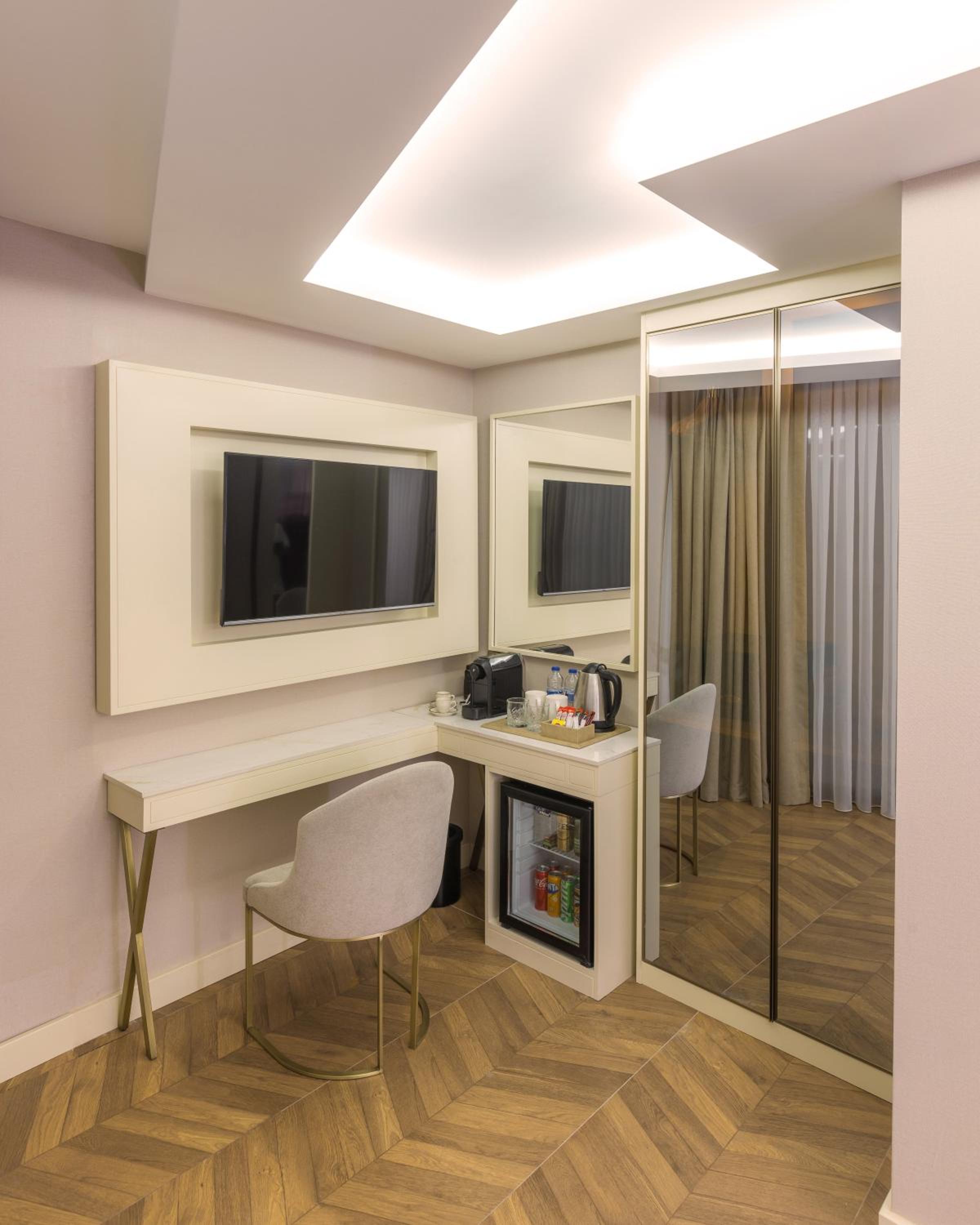 Standard Double or Twin Room photo 3