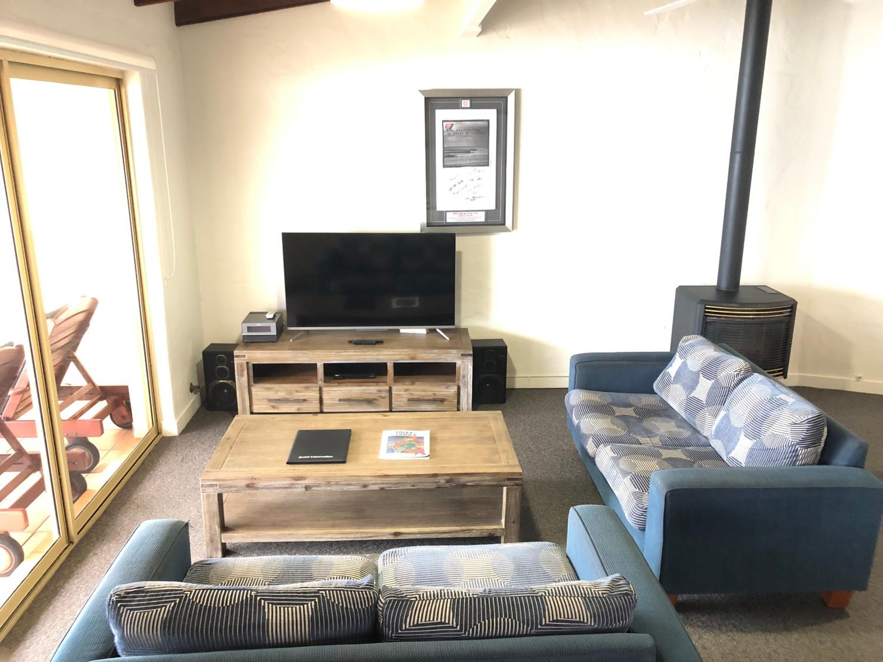 Two-Bedroom Apartment Ocean Front U/Stairs photo 2
