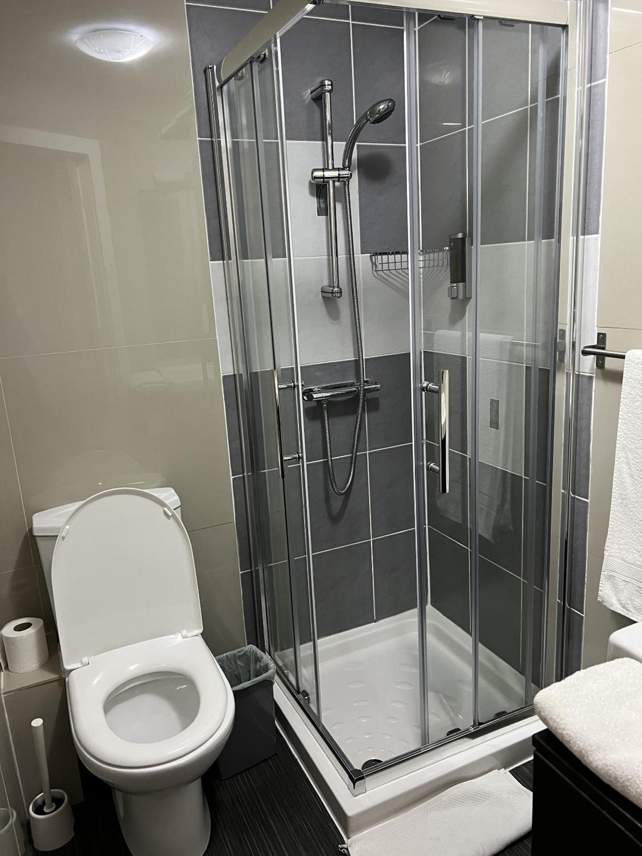 Single Room with Private Bathroom photo 1