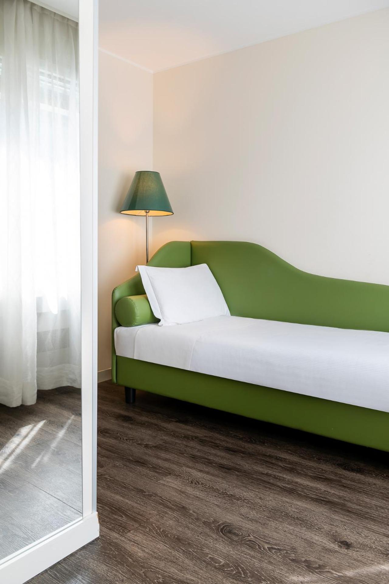Comfort Double Room with Sofa Bed - Photo 3