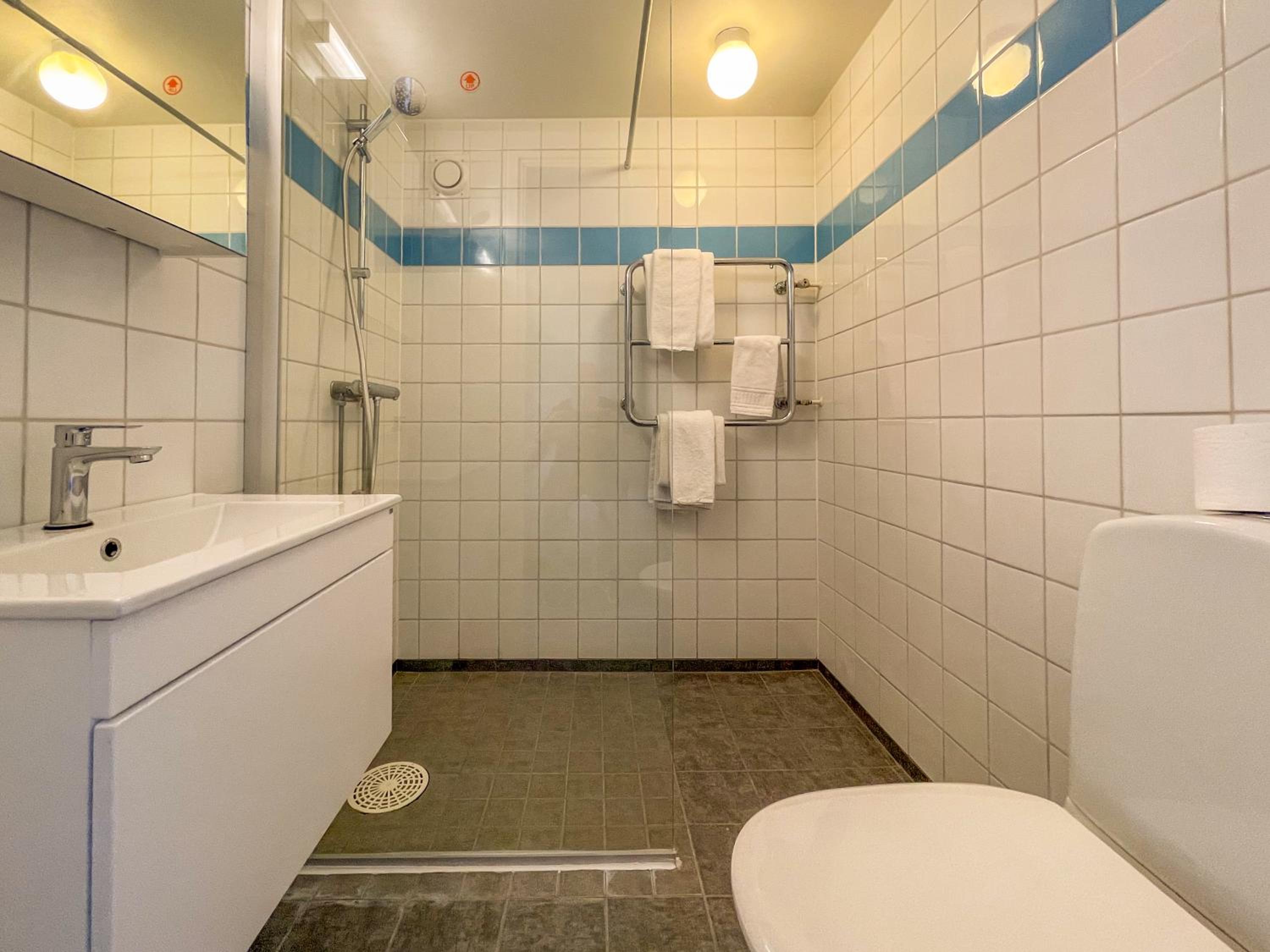 Deluxe Double or Twin Room - Photo 11