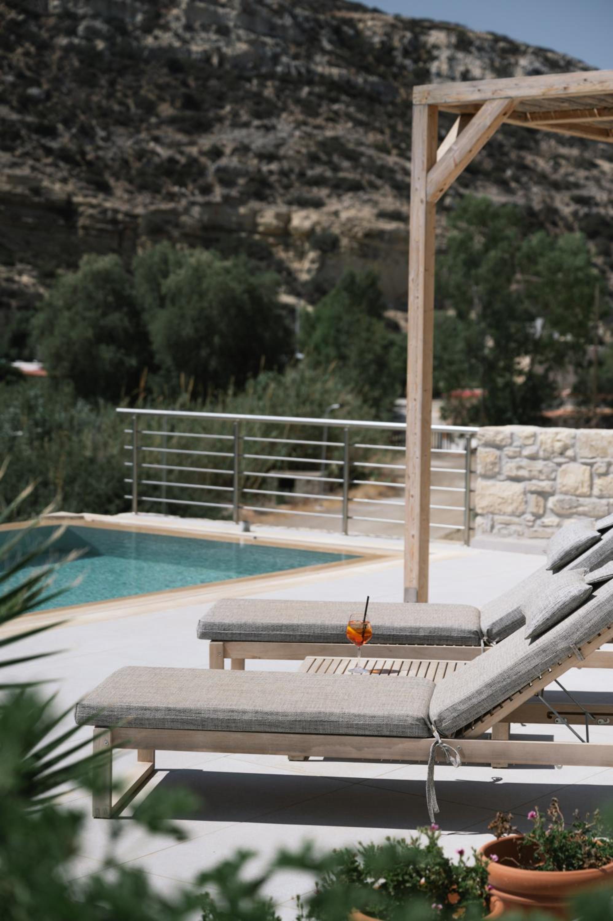 Luxury Two-Story Villa with Private Swimming Pool photo 2