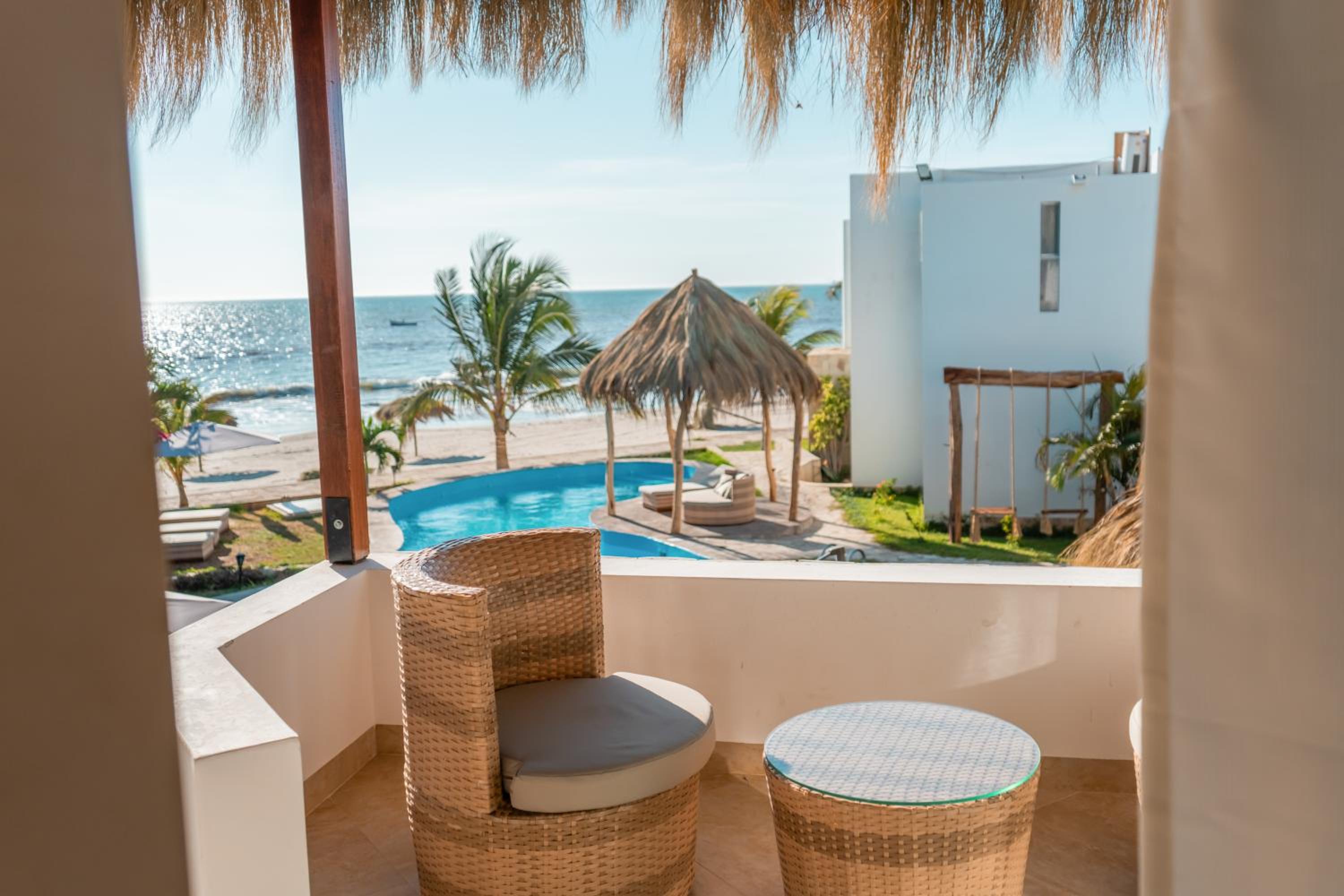 Deluxe Double or Twin Room with Pool View photo 3