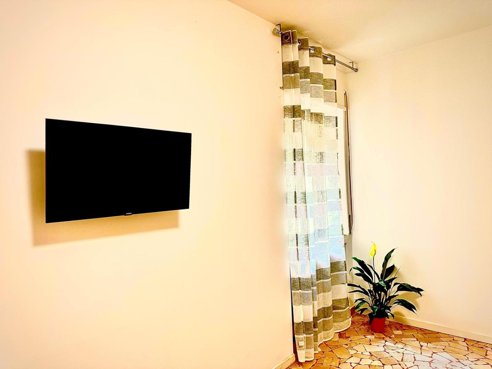 Deluxe Room (1 adult + 1 child) - Photo 13