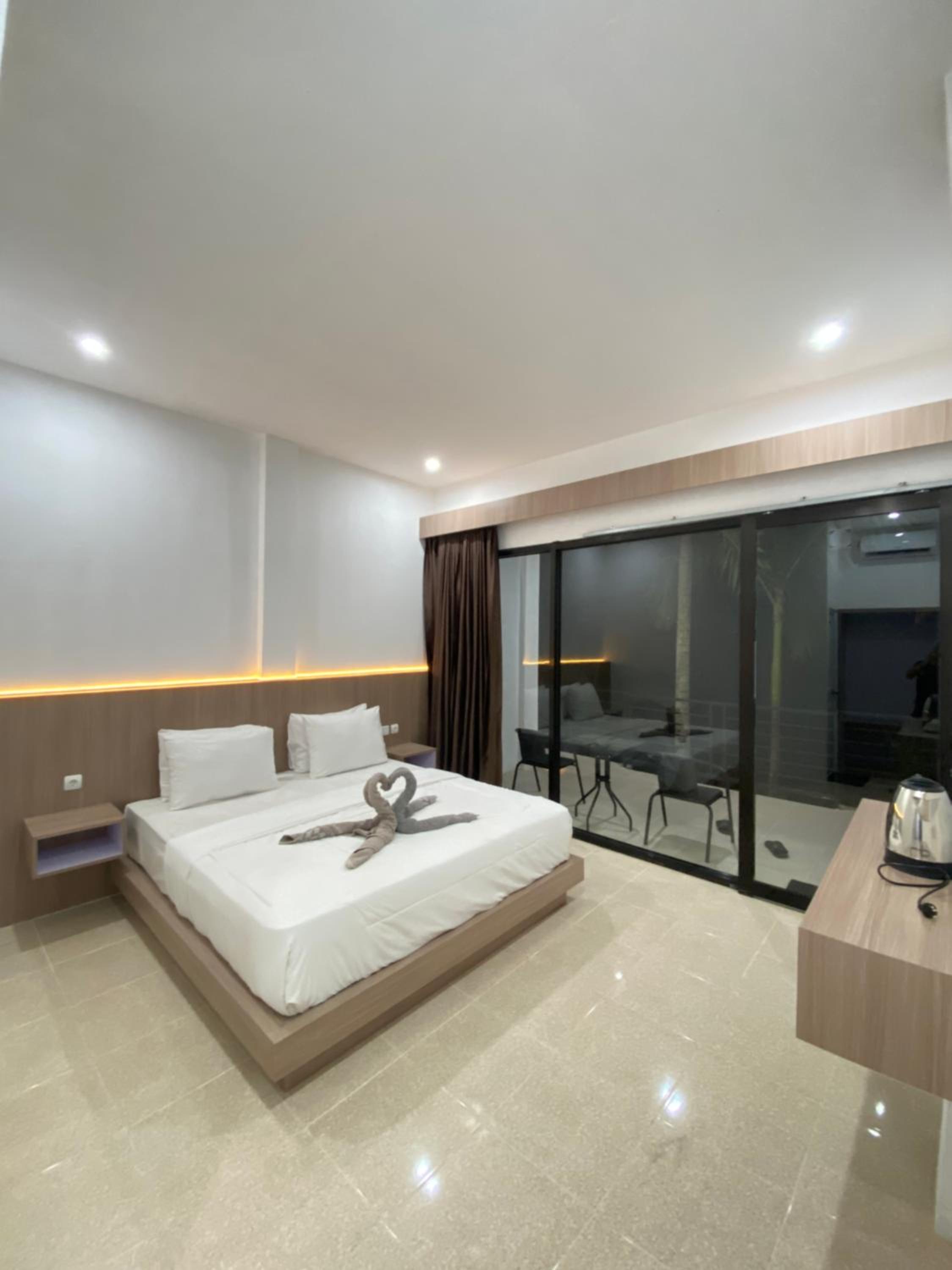 Deluxe Double or Twin Room with Mountain View - Photo 8