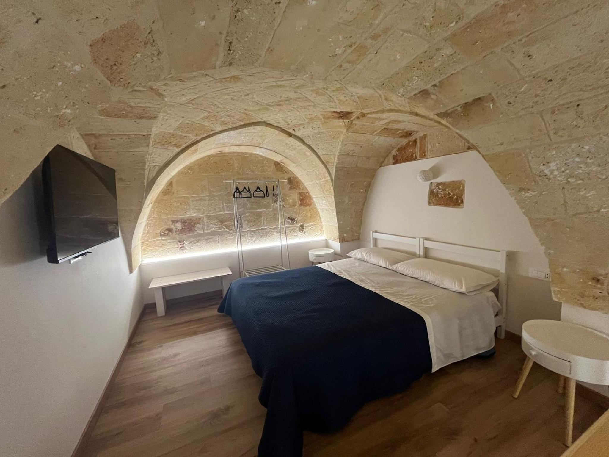 Studio Apartment with One Double Bed