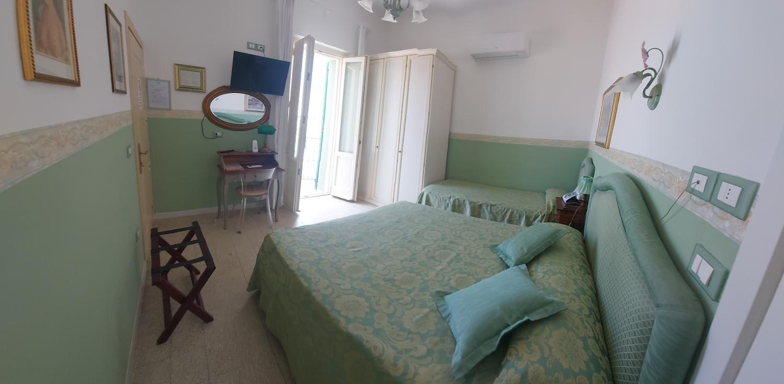 Double Room with Sea View photo 2
