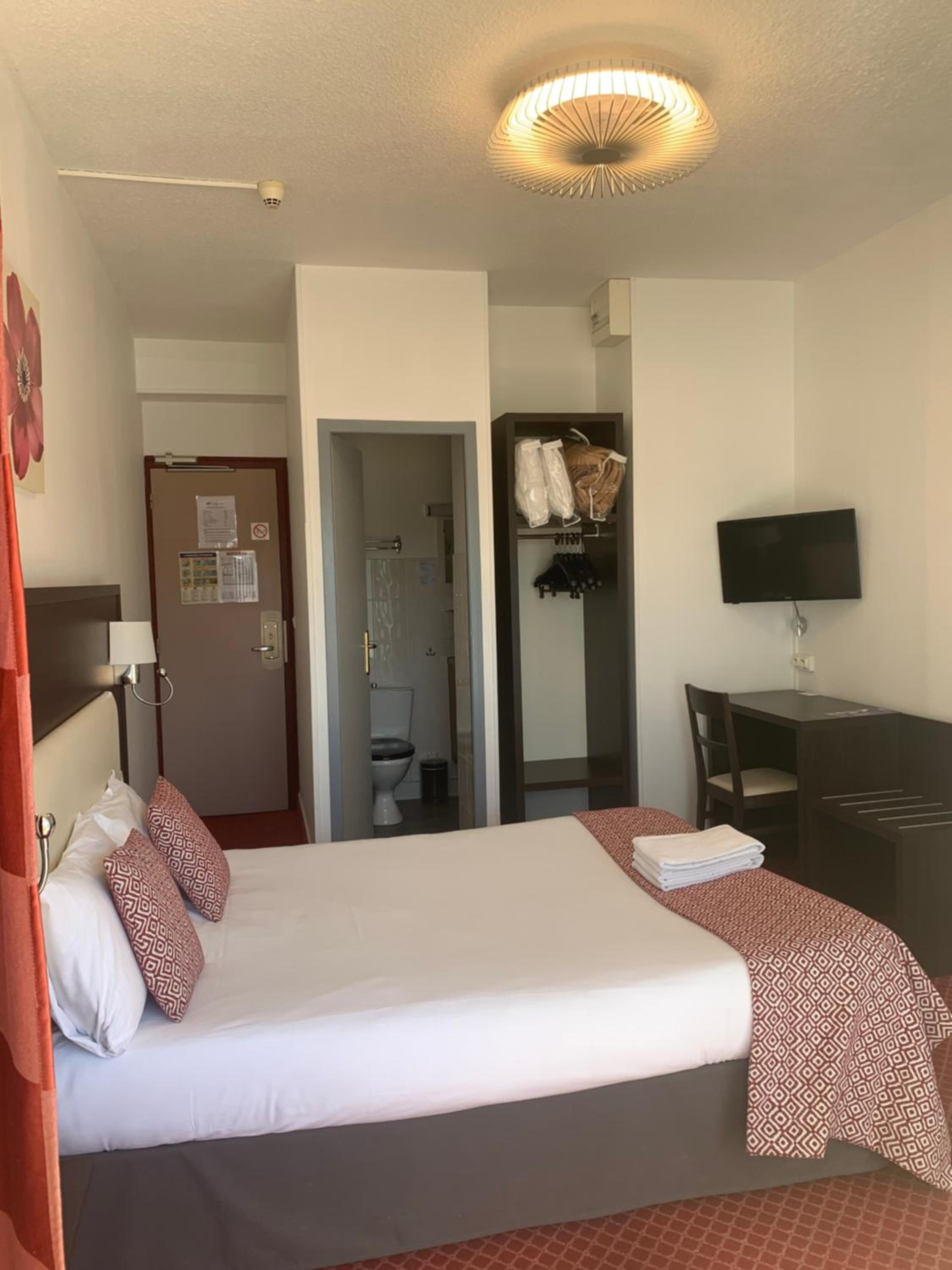 Double Room - Photo 14