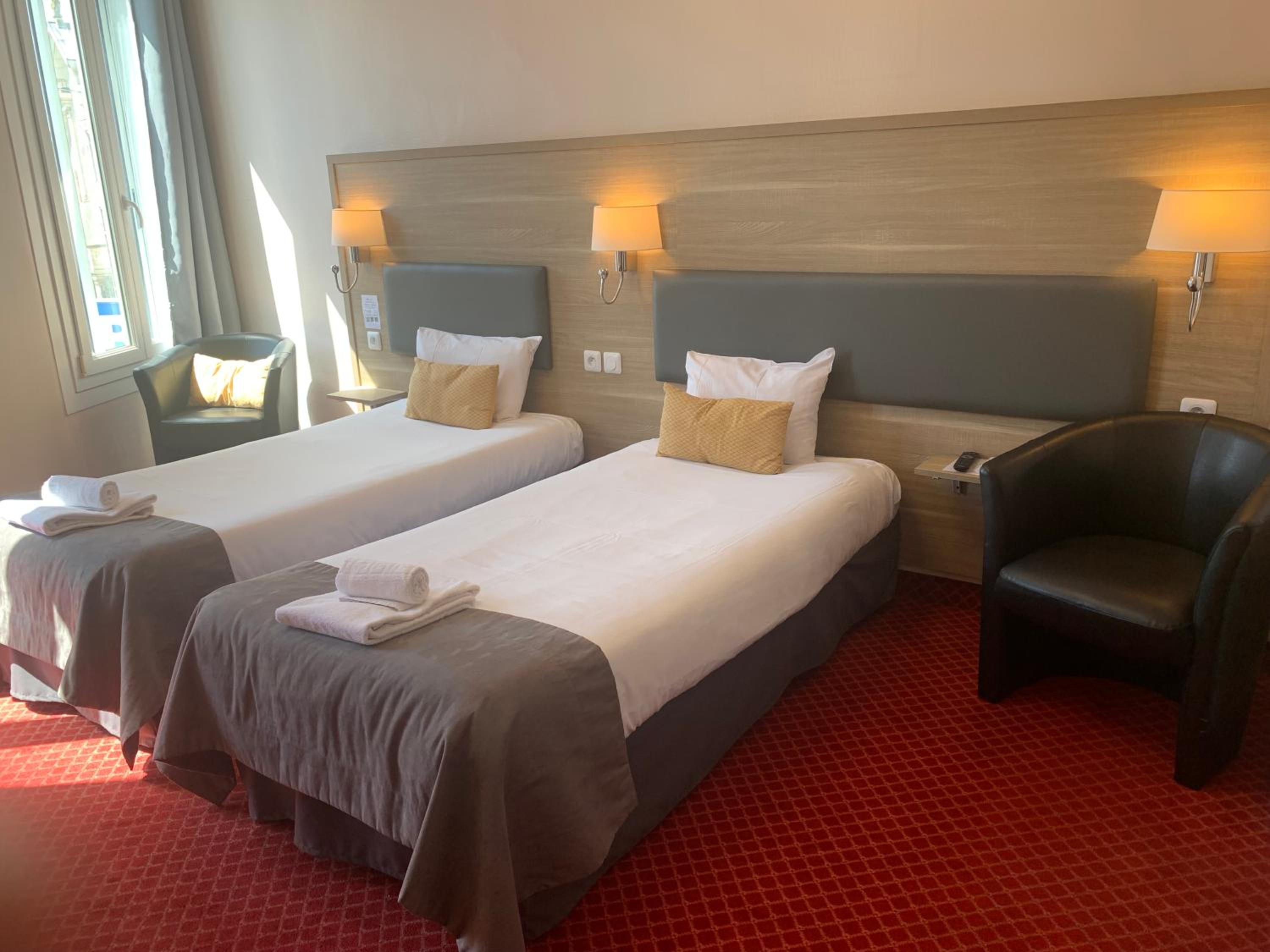 Twin Room - Photo 4