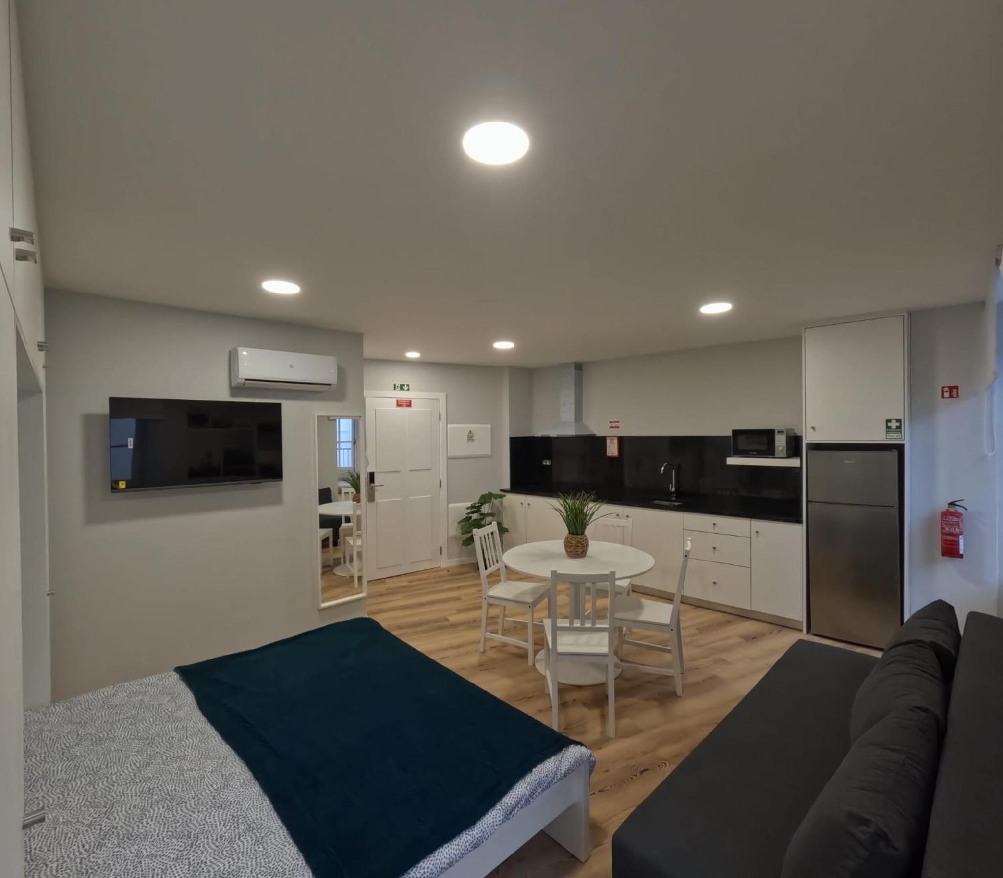 One-Bedroom Apartment photo 2