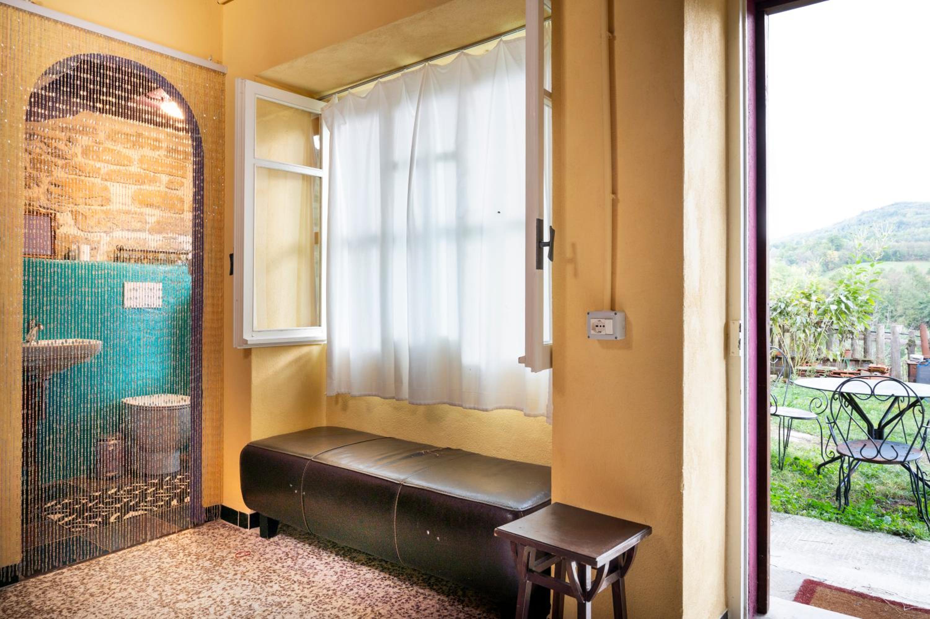 One-Bedroom Apartment with Garden photo 1