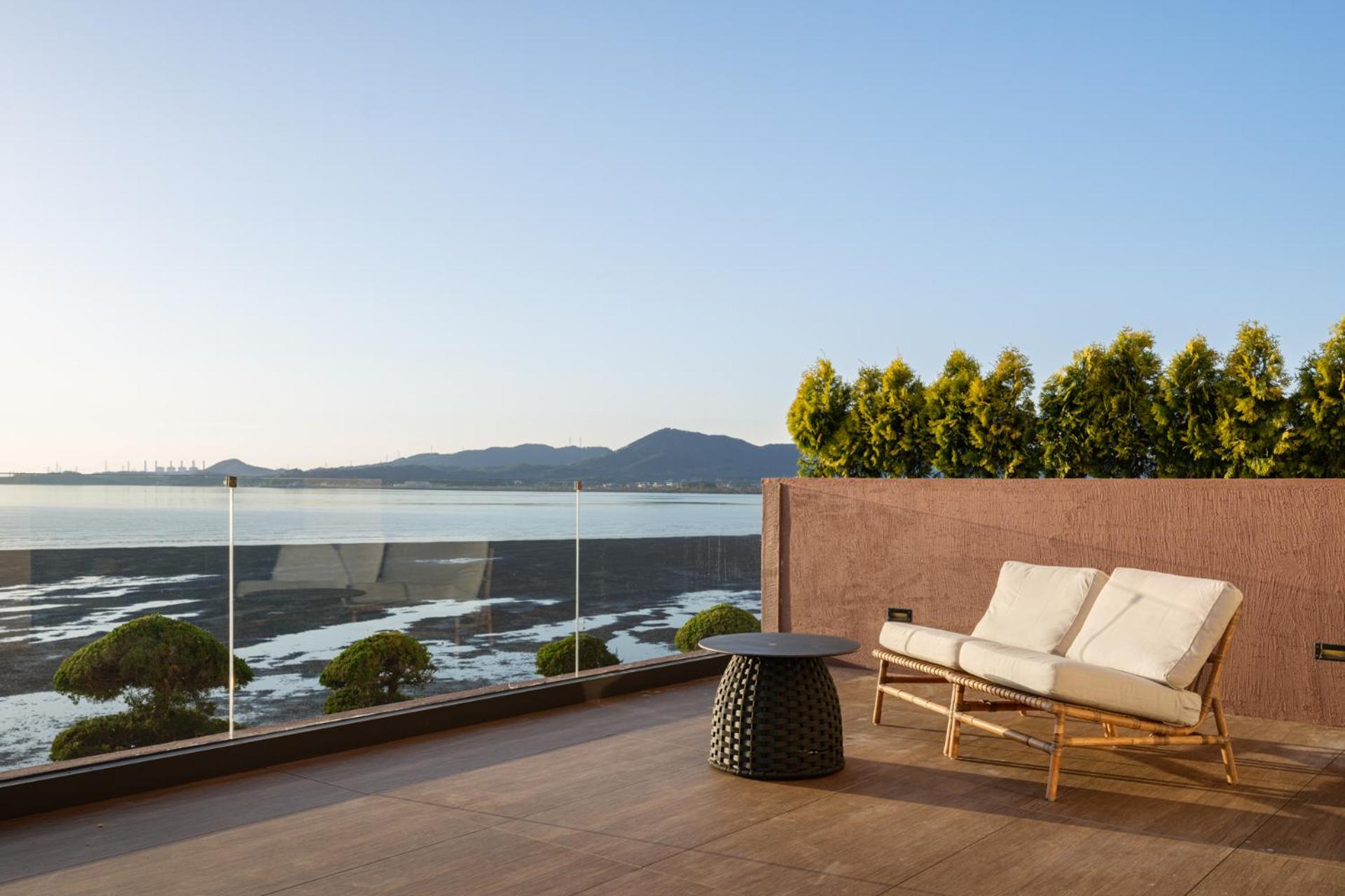 Suite with Sea View - Photo 7