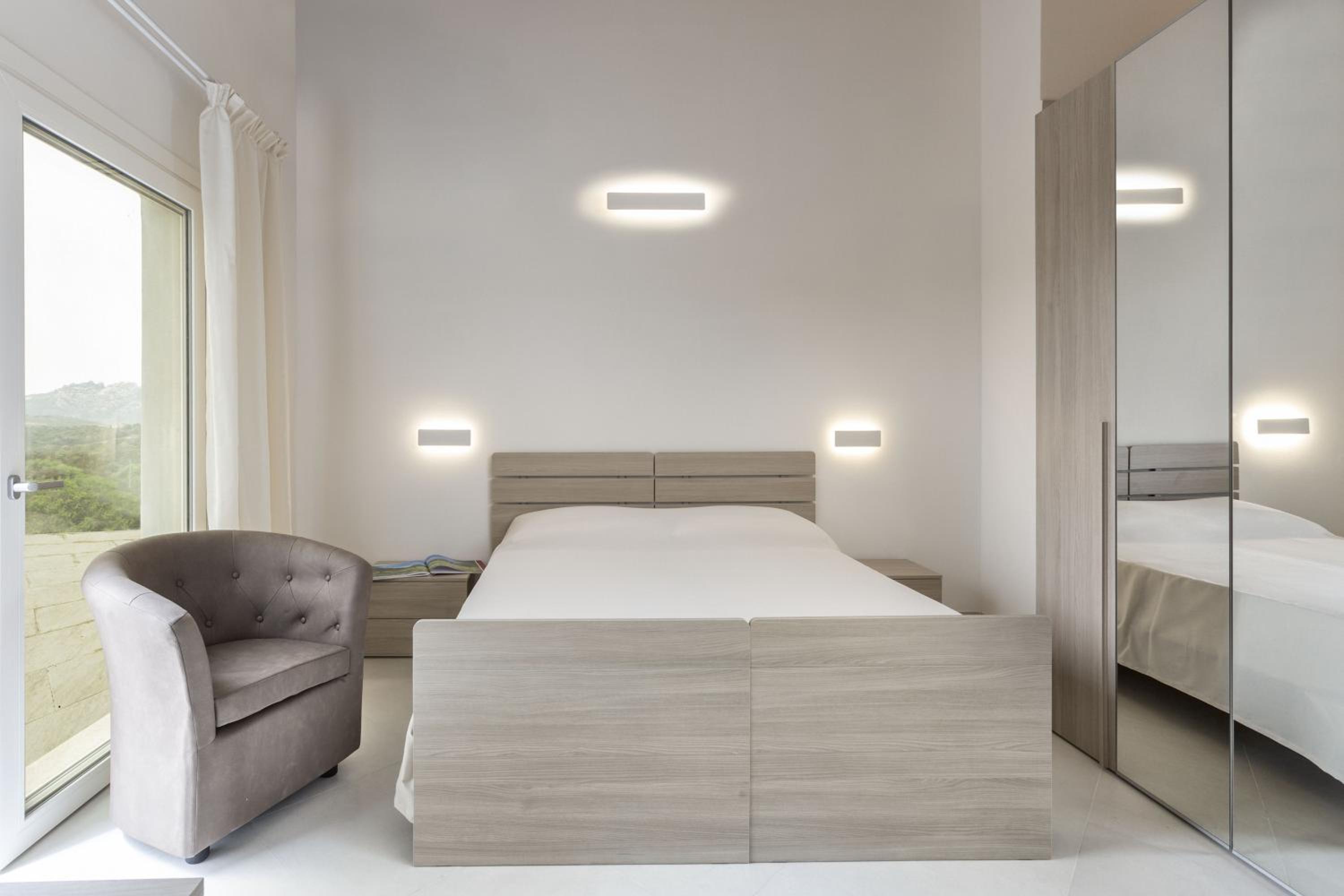 Double or Twin Room with Partial Sea View - Photo 4