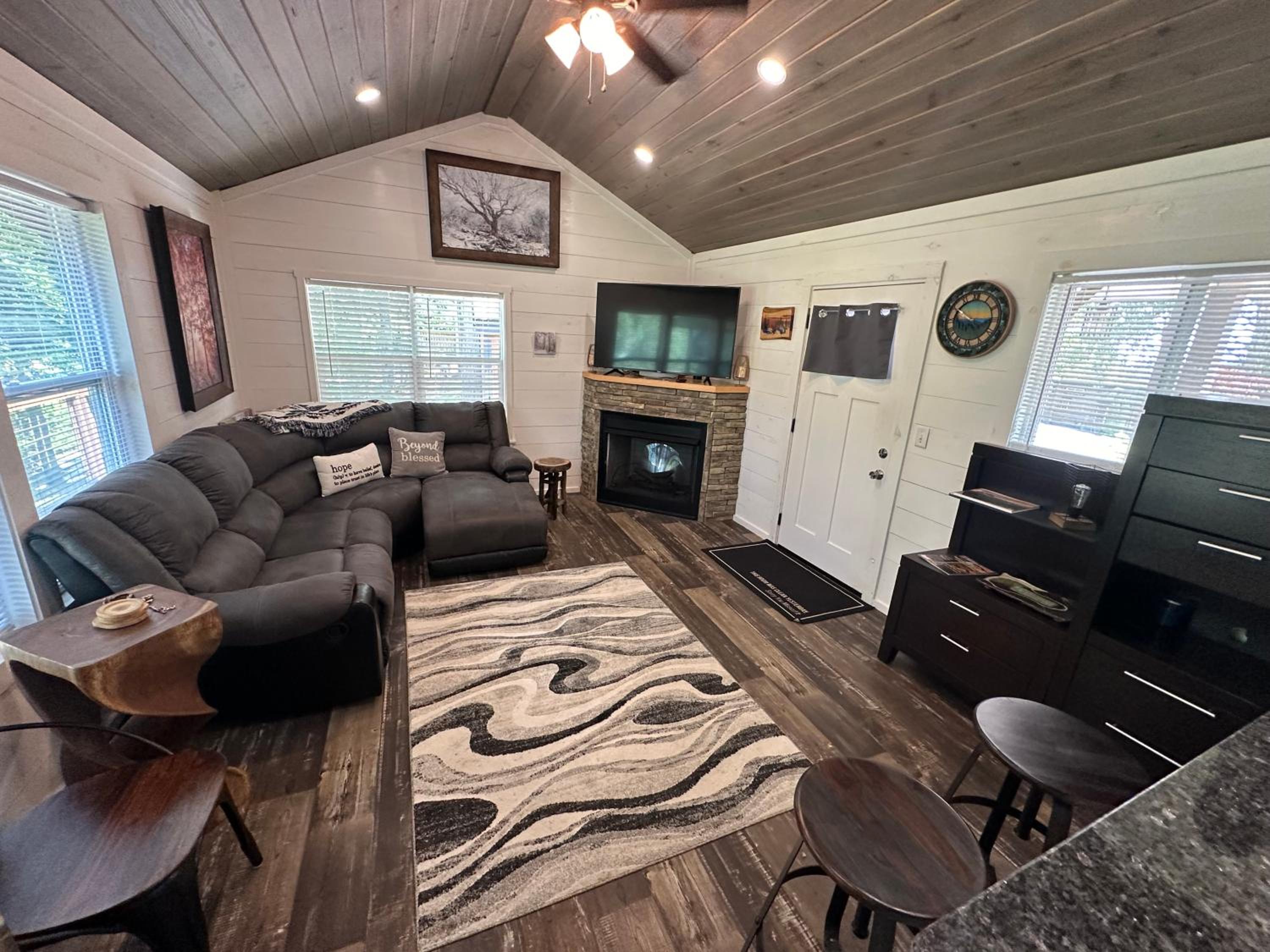 One-Bedroom House photo 1