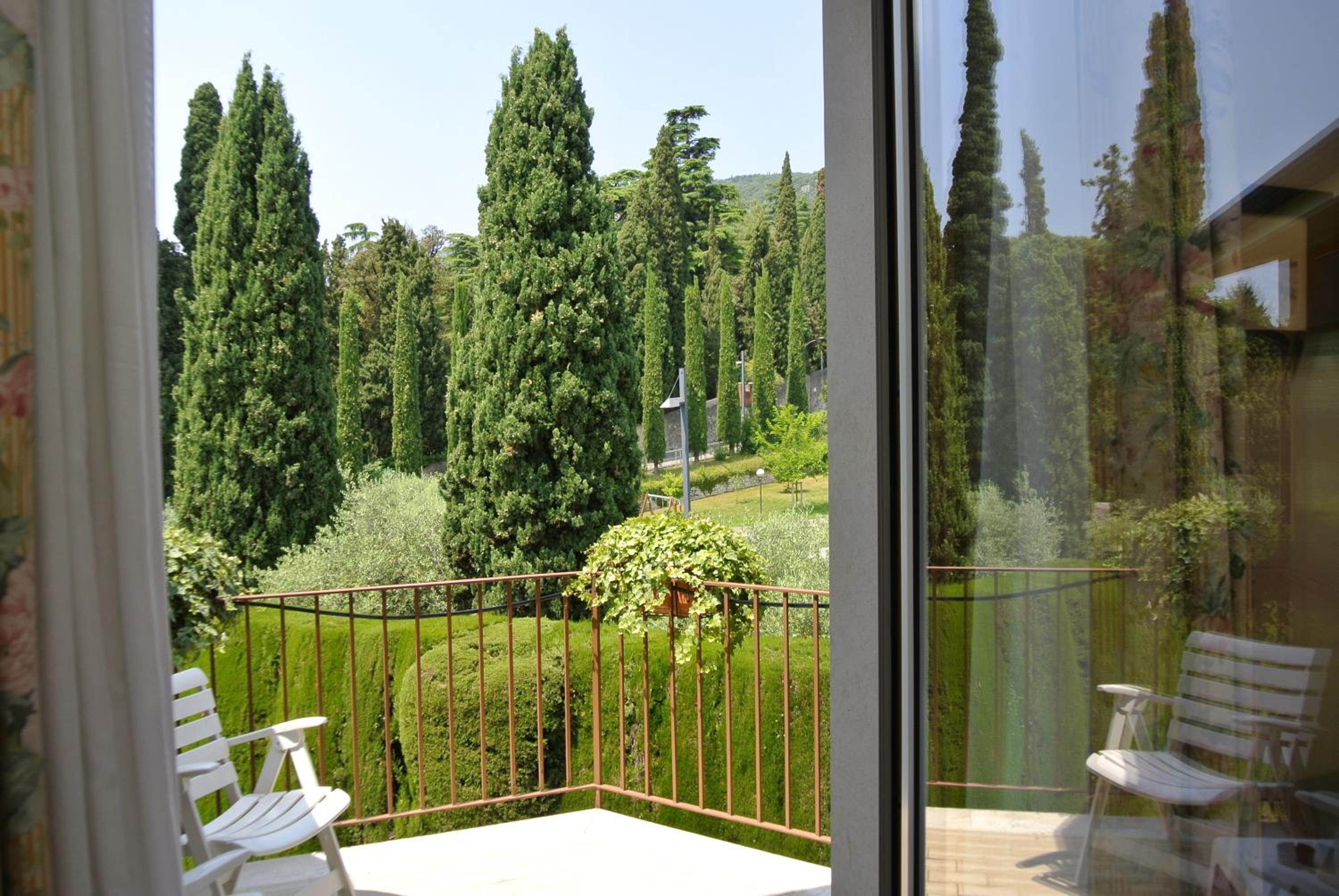 Double or Twin Room with Balcony - Photo 5
