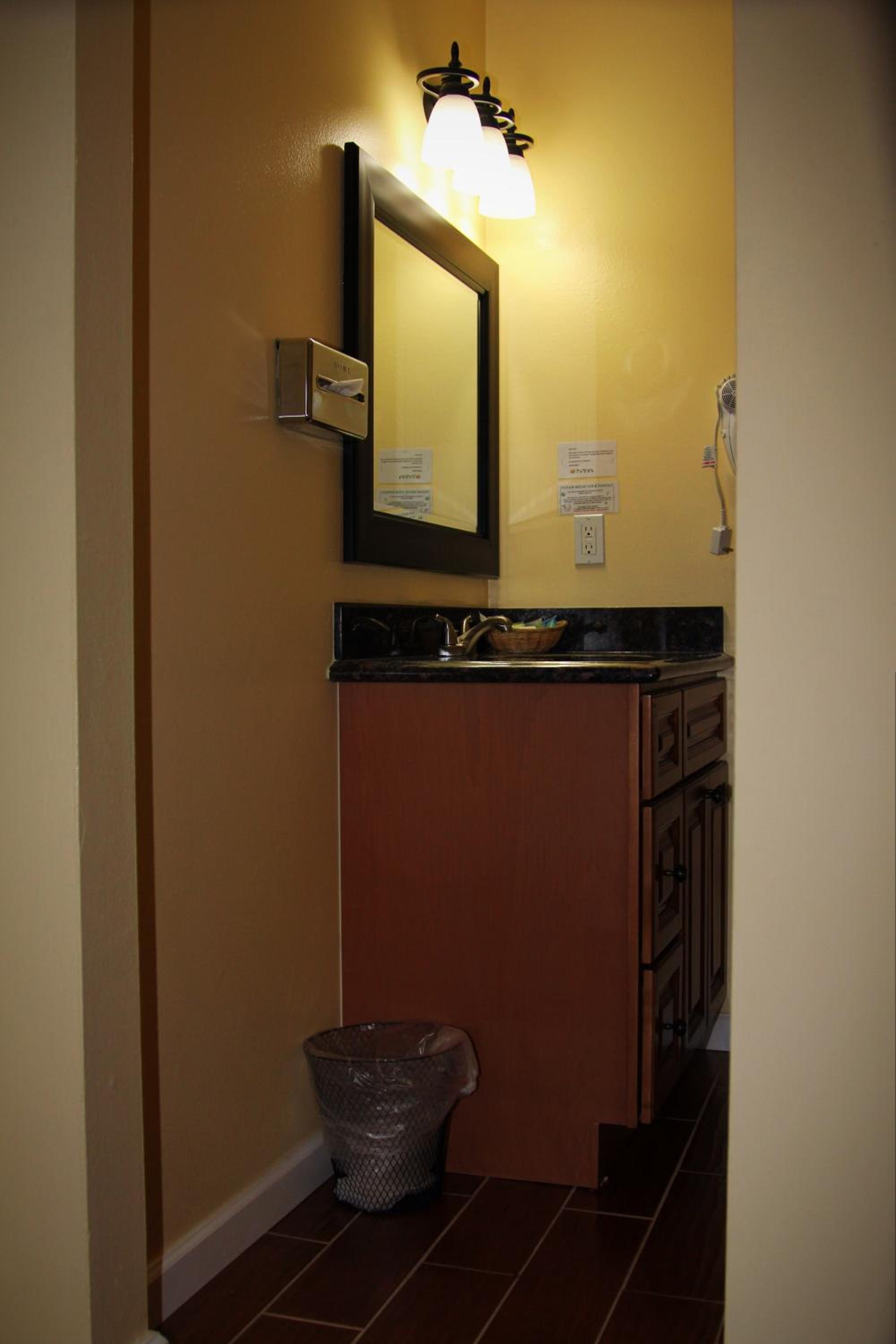 Superior King Room - Photo 4