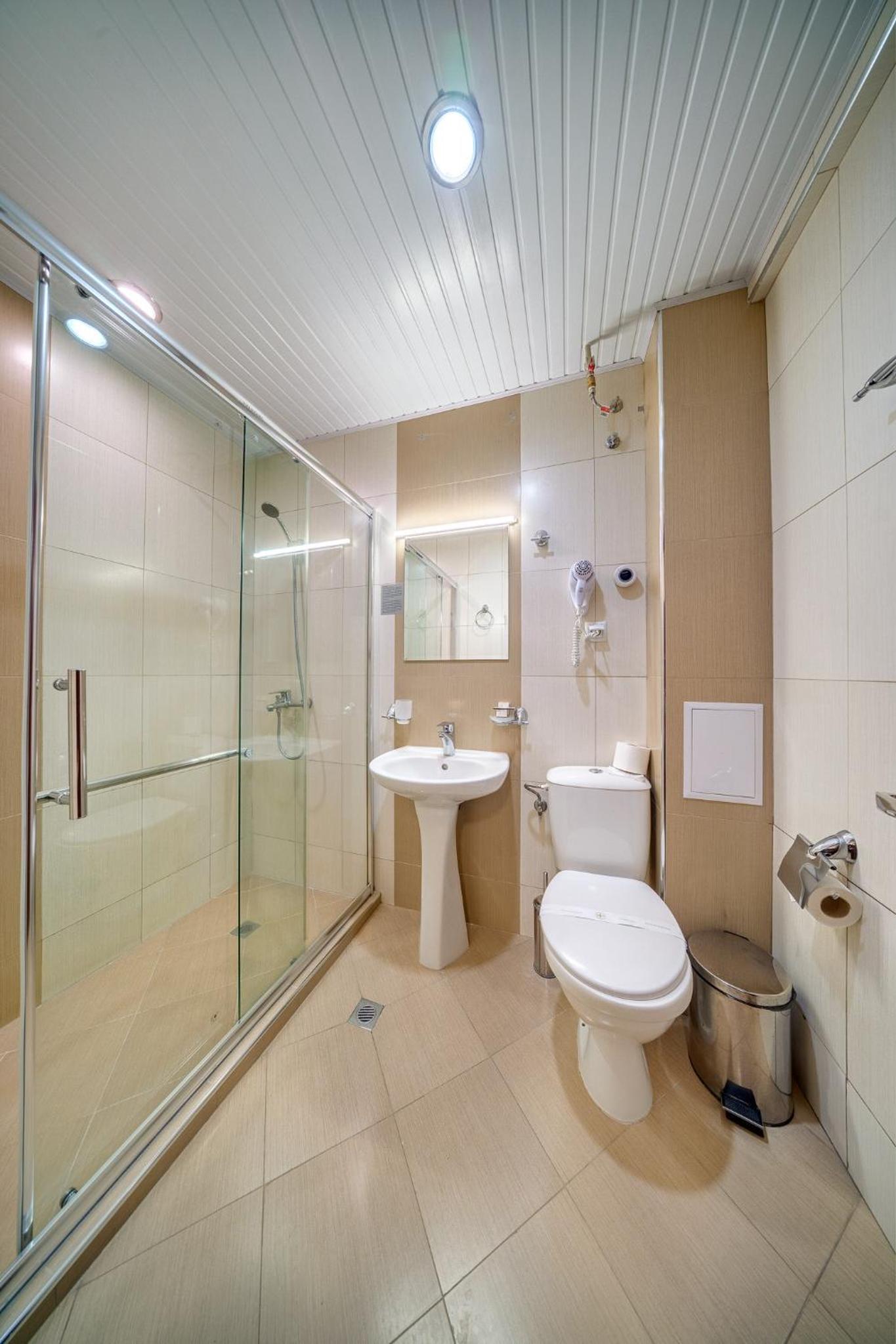 Studio (2 Adults) - Photo 2